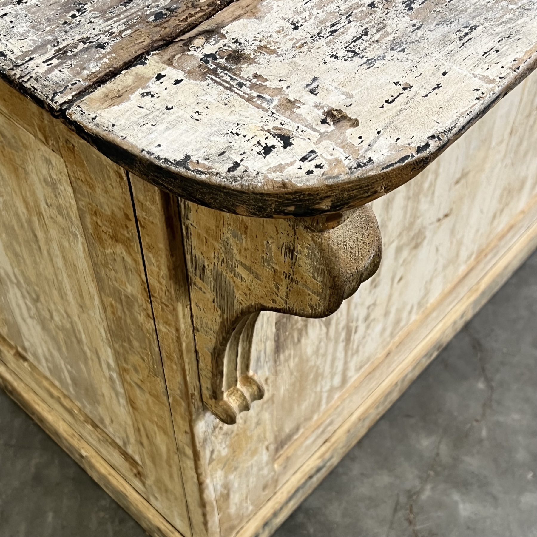 objet-vagabond-painted-counter0002