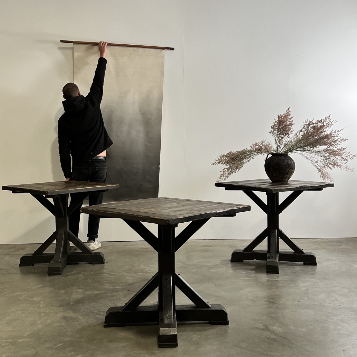 Massive square tables objet vagabond