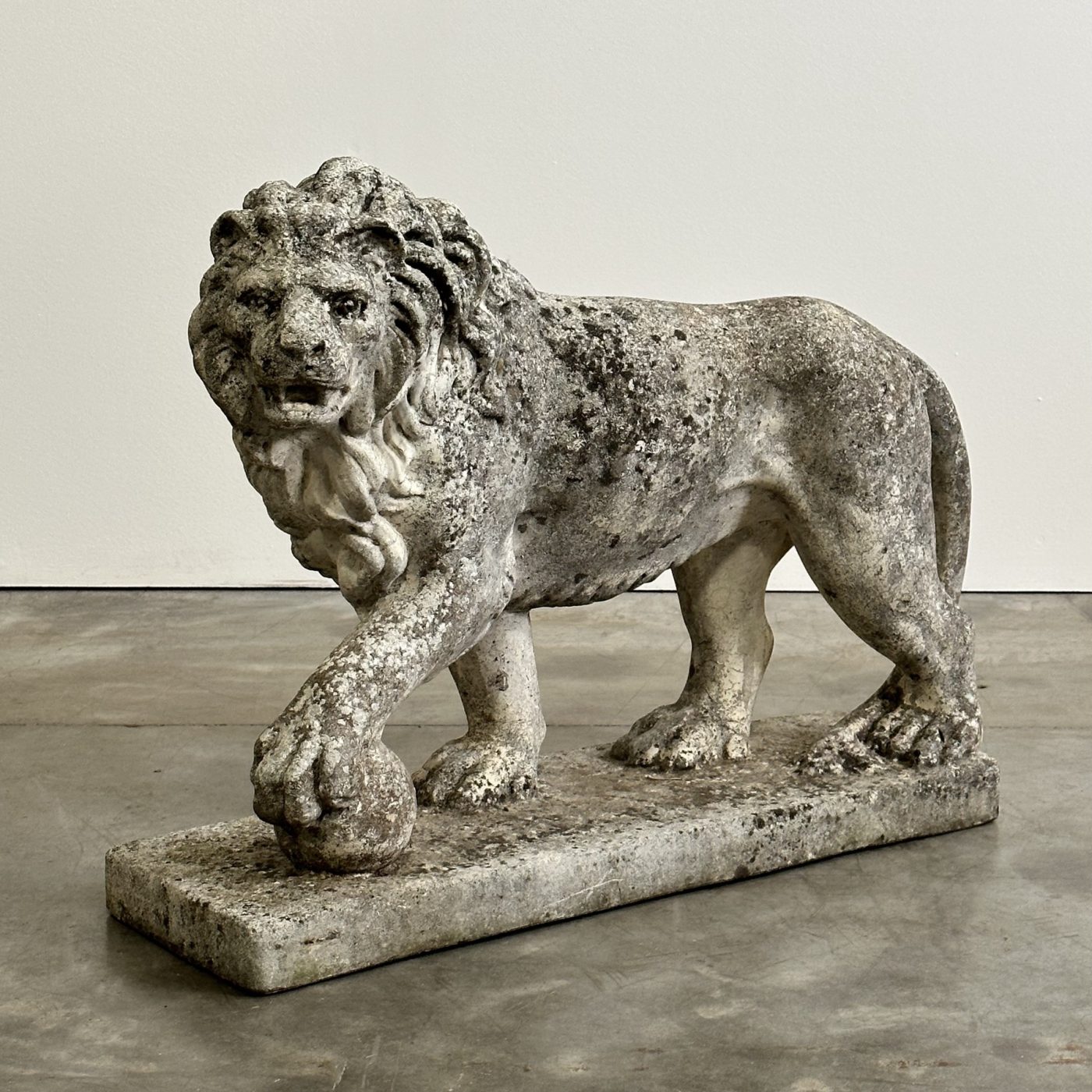 objet-vagabond-concrete-lion0003