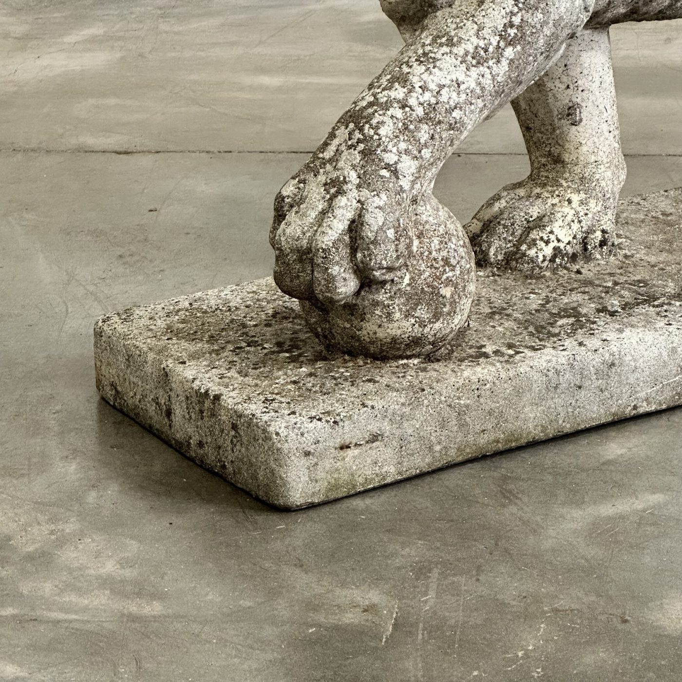objet-vagabond-concrete-lion0008