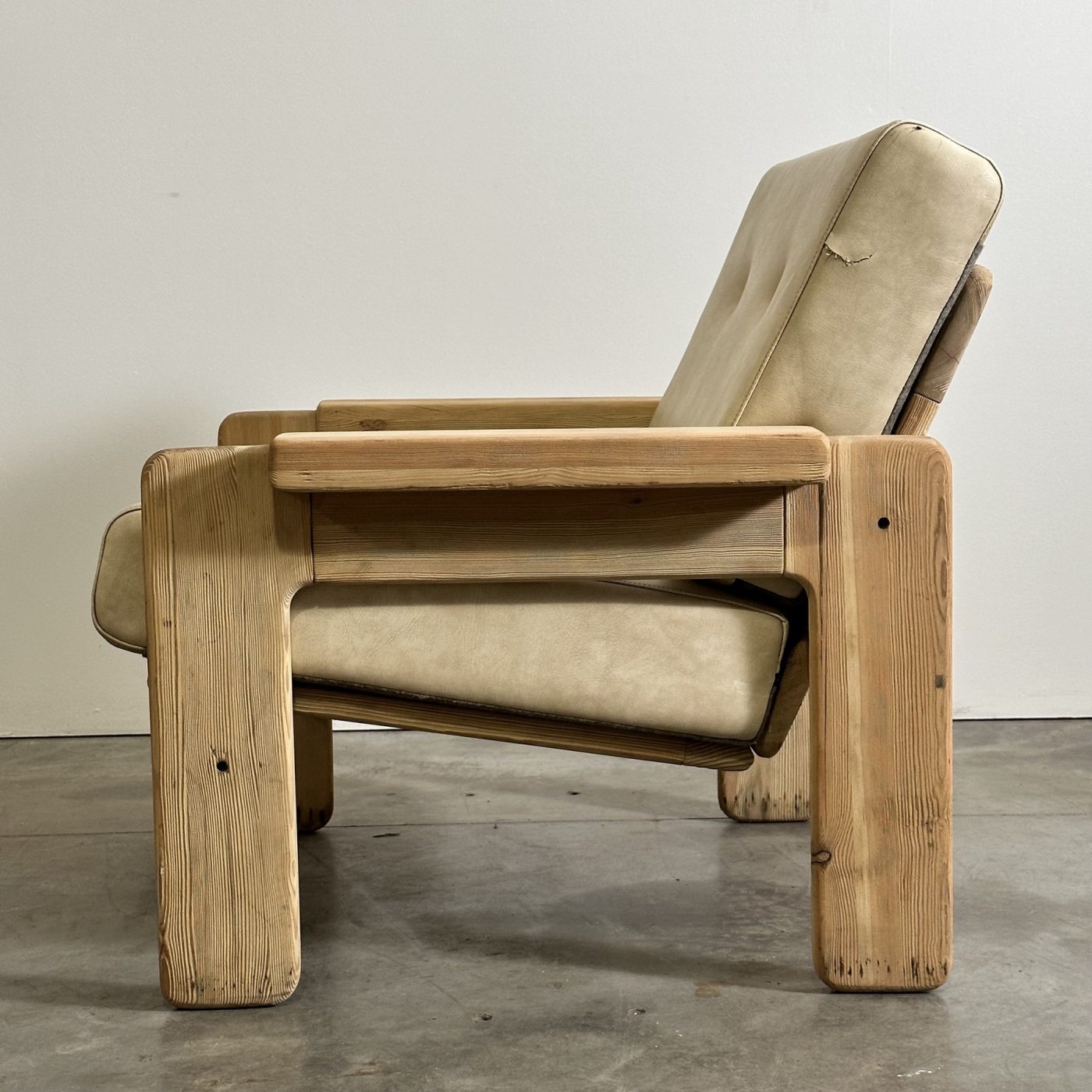 objet-vagabond-midcentury-armchairs0001