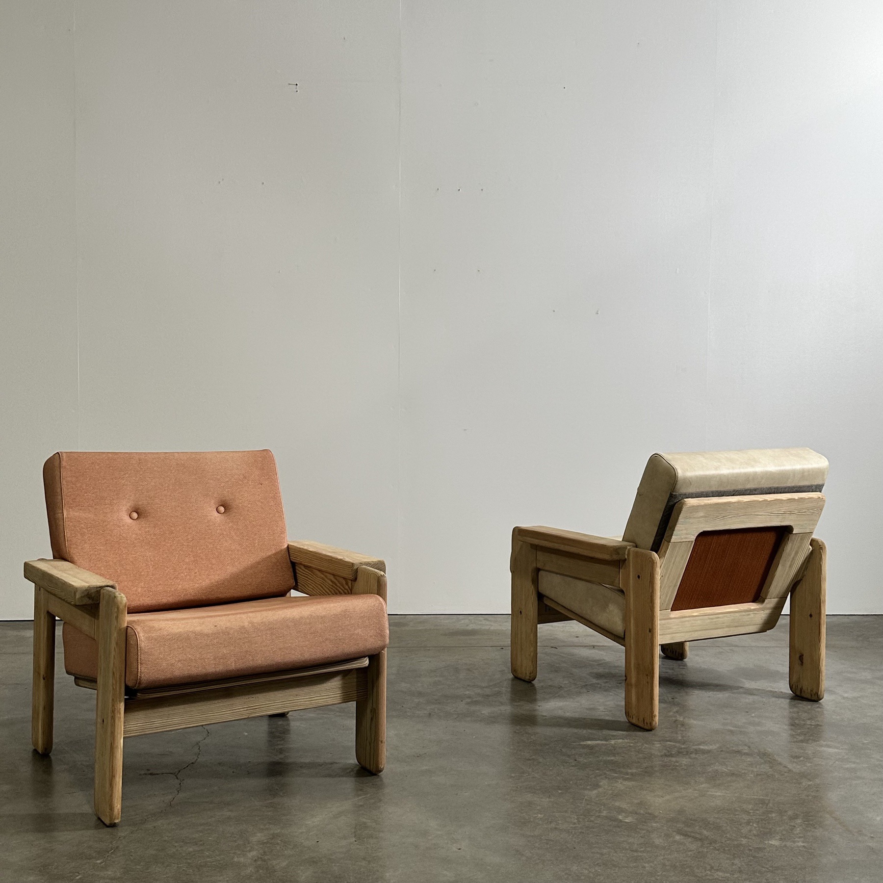 objet-vagabond-midcentury-armchairs0005