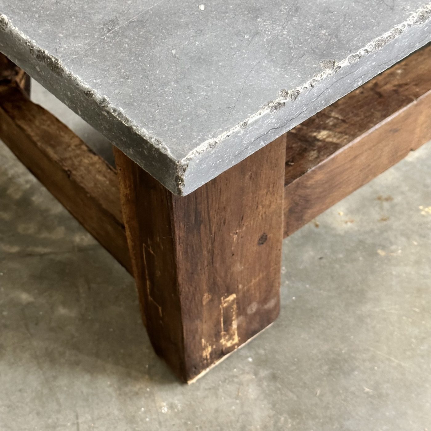 objet-vagabond-stone-lowtable0000