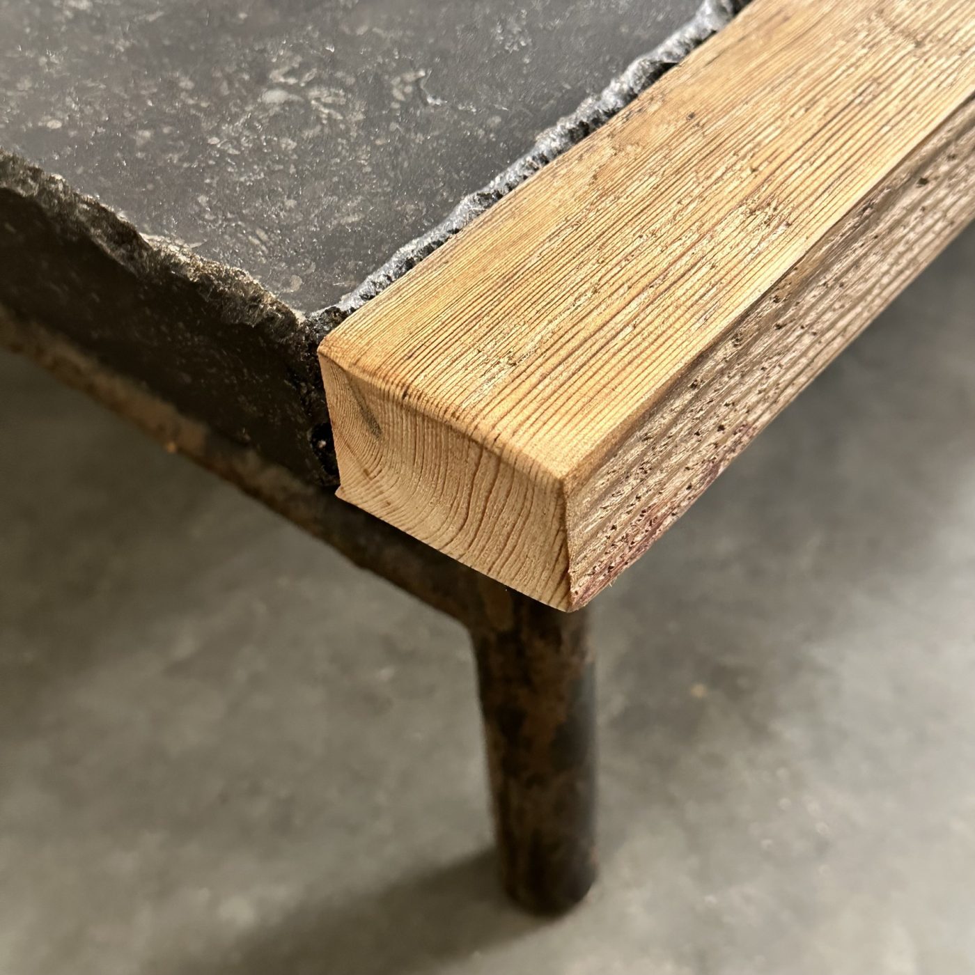 objet-vagabond-stone-lowtable0000