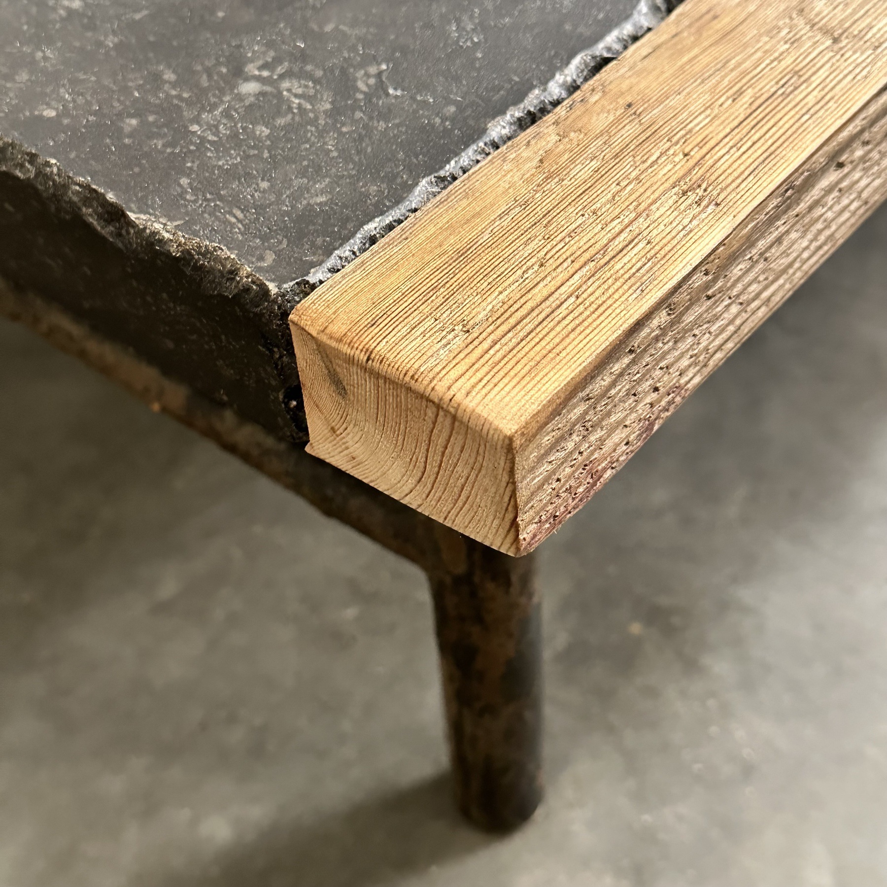 objet-vagabond-stone-lowtable0000
