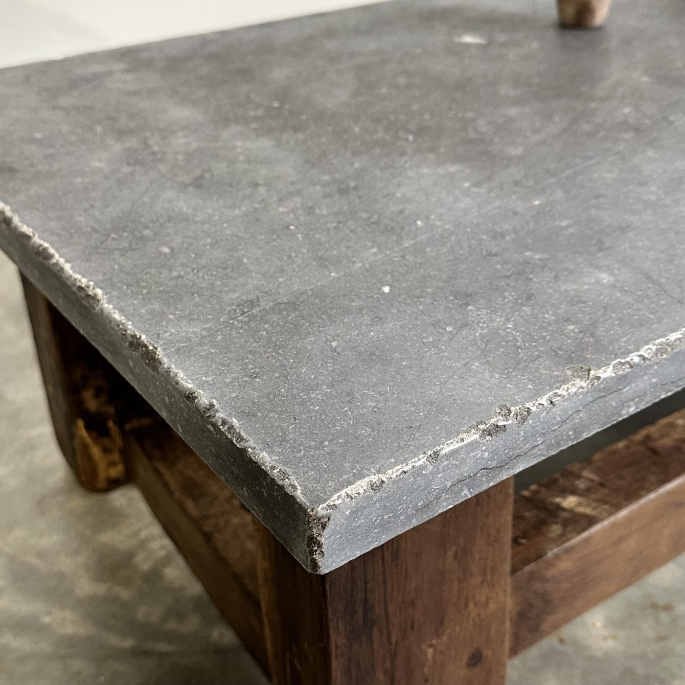 objet-vagabond-stone-lowtable0001