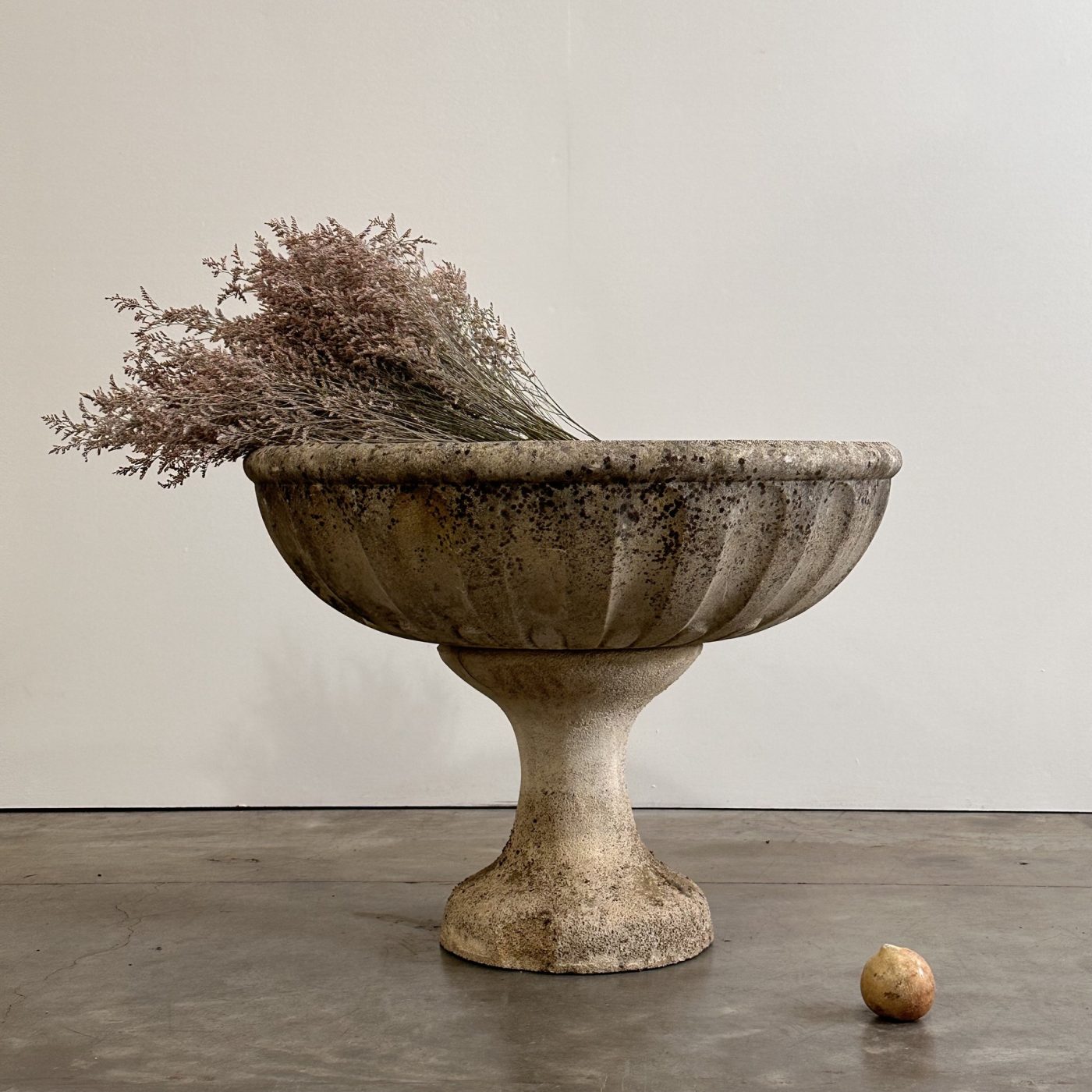 objet-vagabond-concrete-planter0000