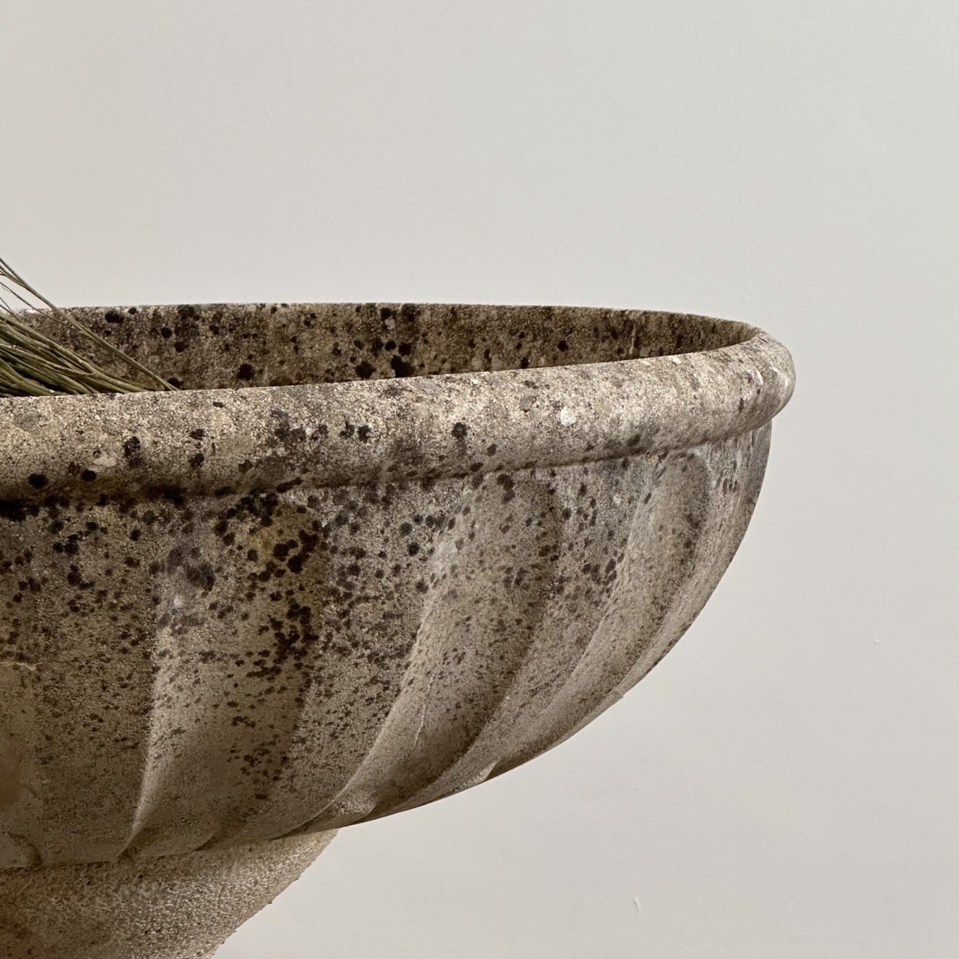 objet-vagabond-concrete-planter0003