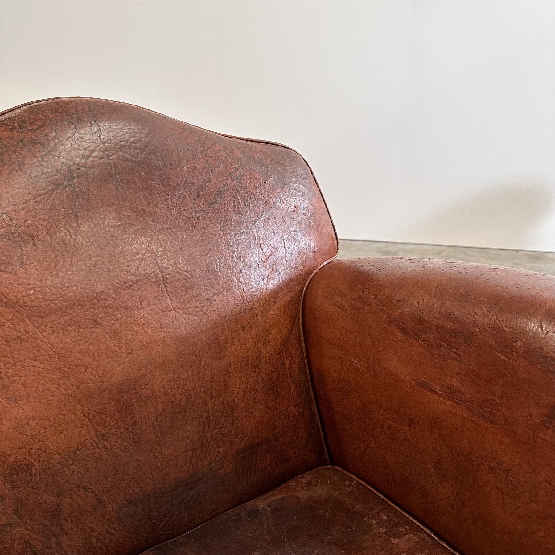 objet-vagabond-leather-armchairs0002