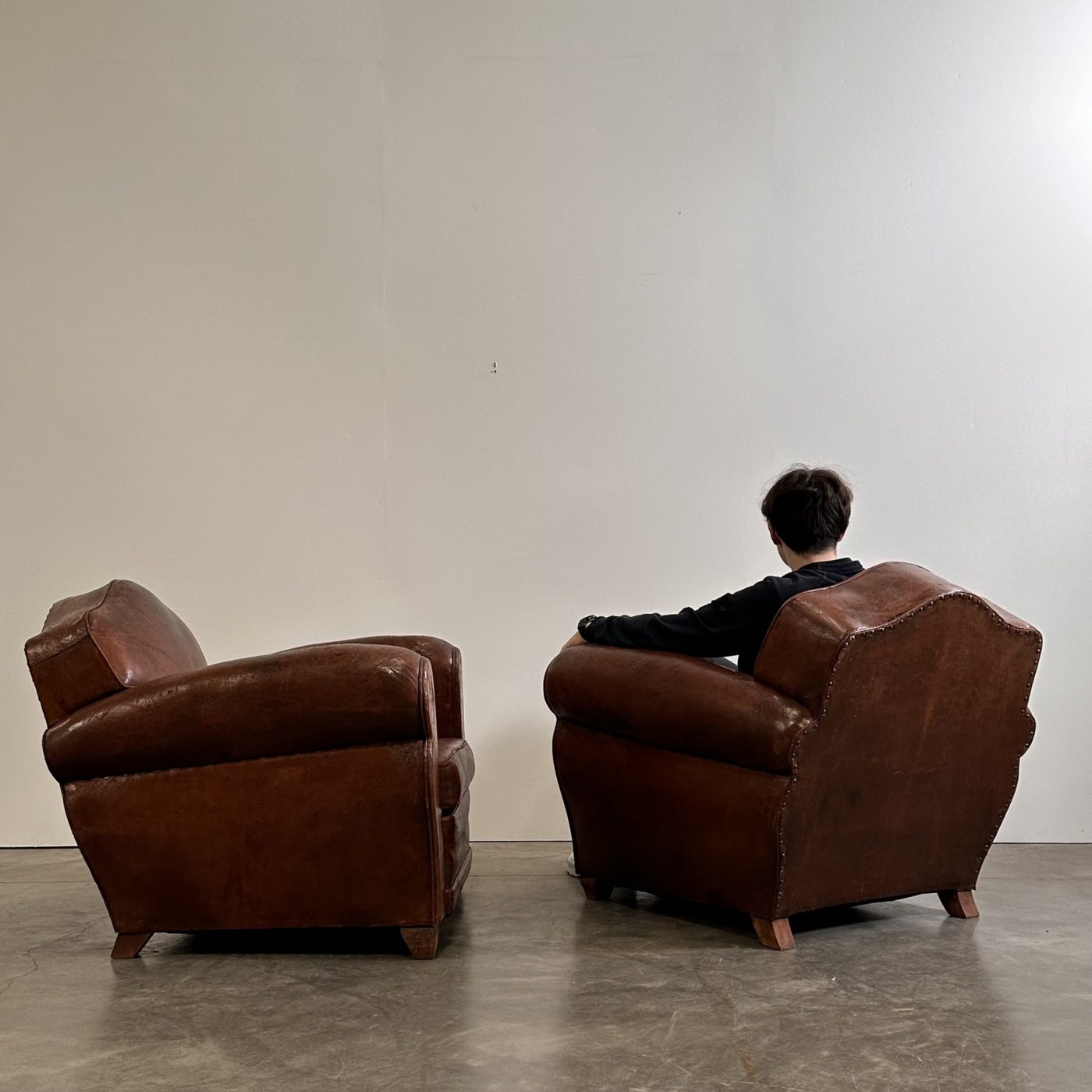objet-vagabond-leather-armchairs0003
