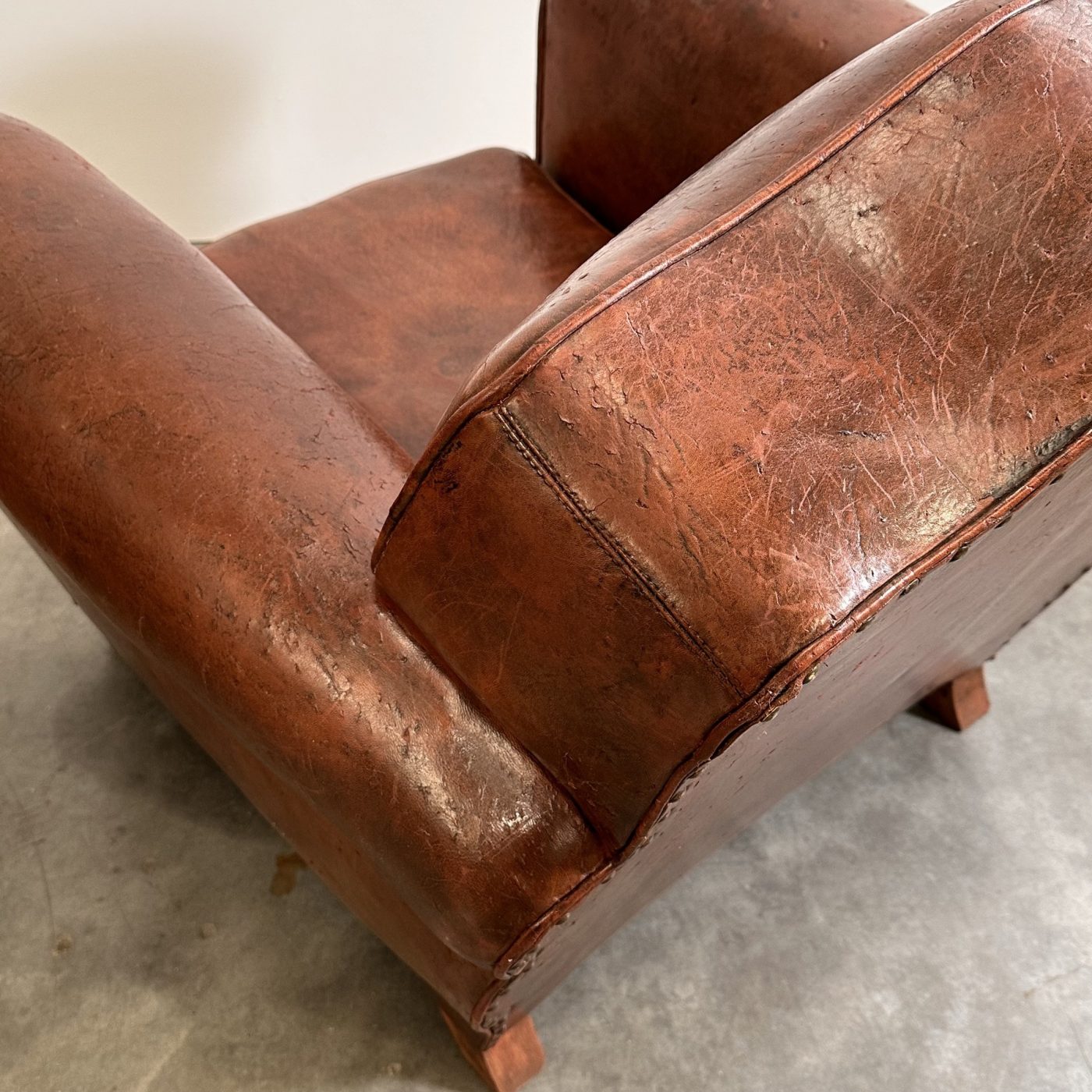 objet-vagabond-leather-armchairs0004