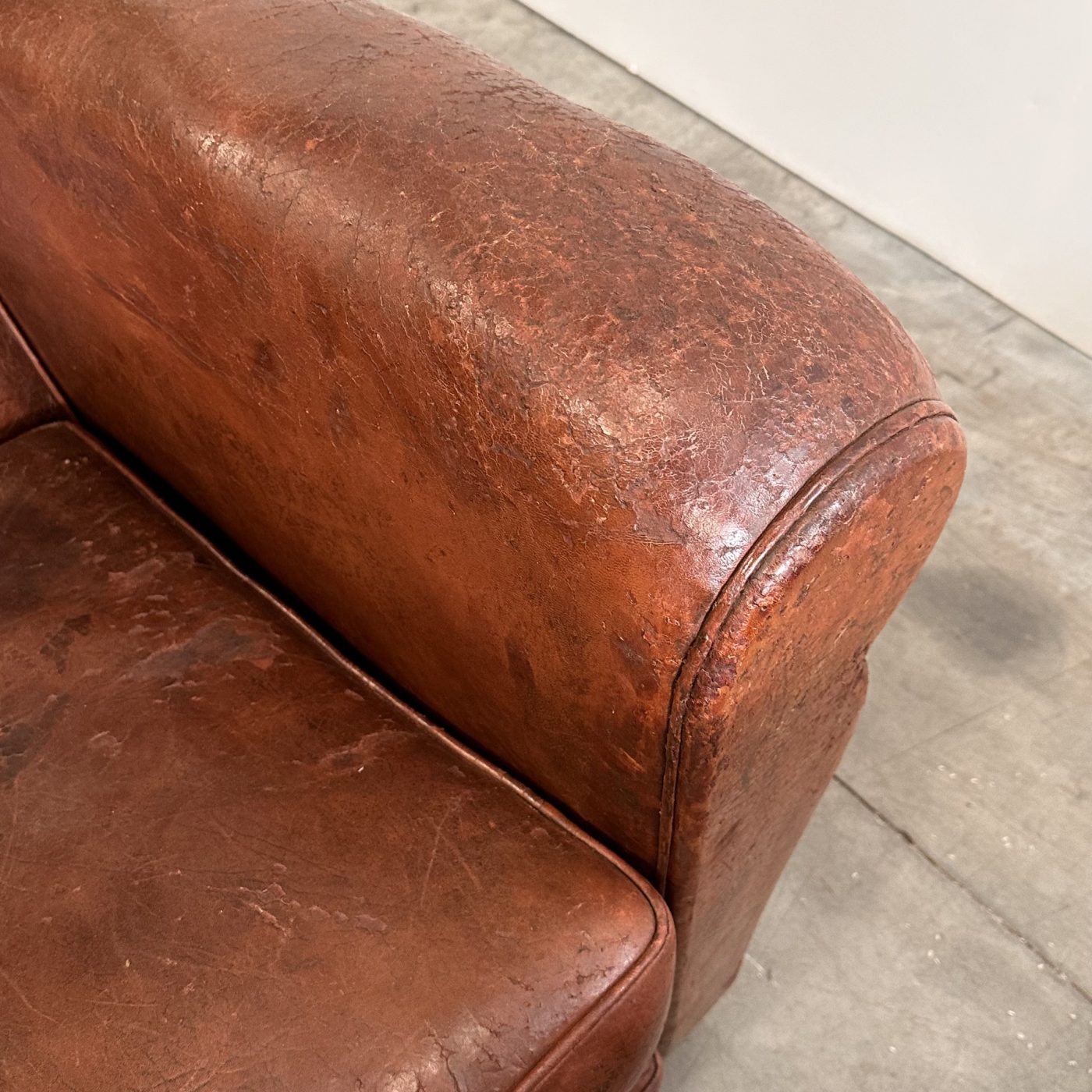 objet-vagabond-leather-armchairs0005