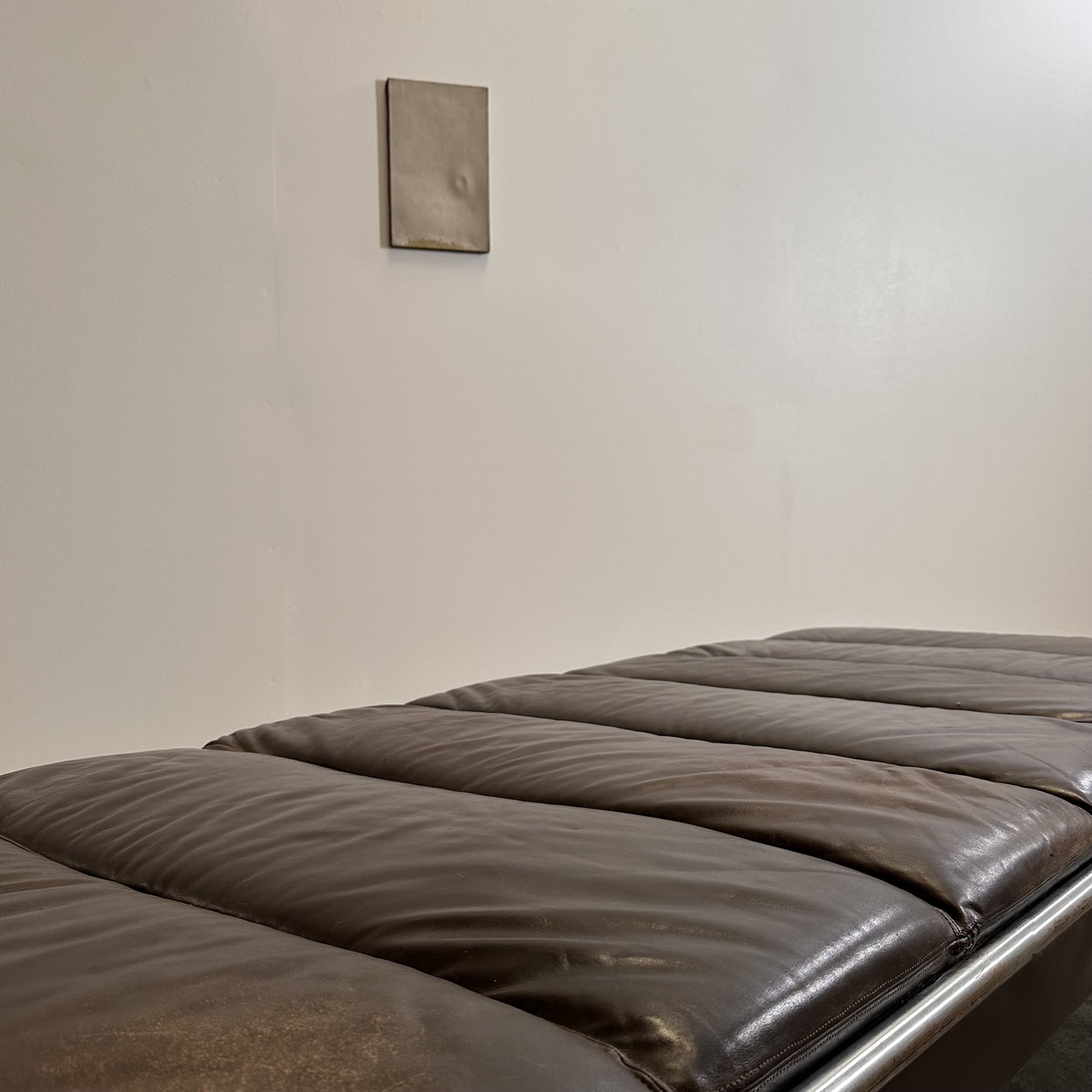 objet-vagabond-leather-couch0001