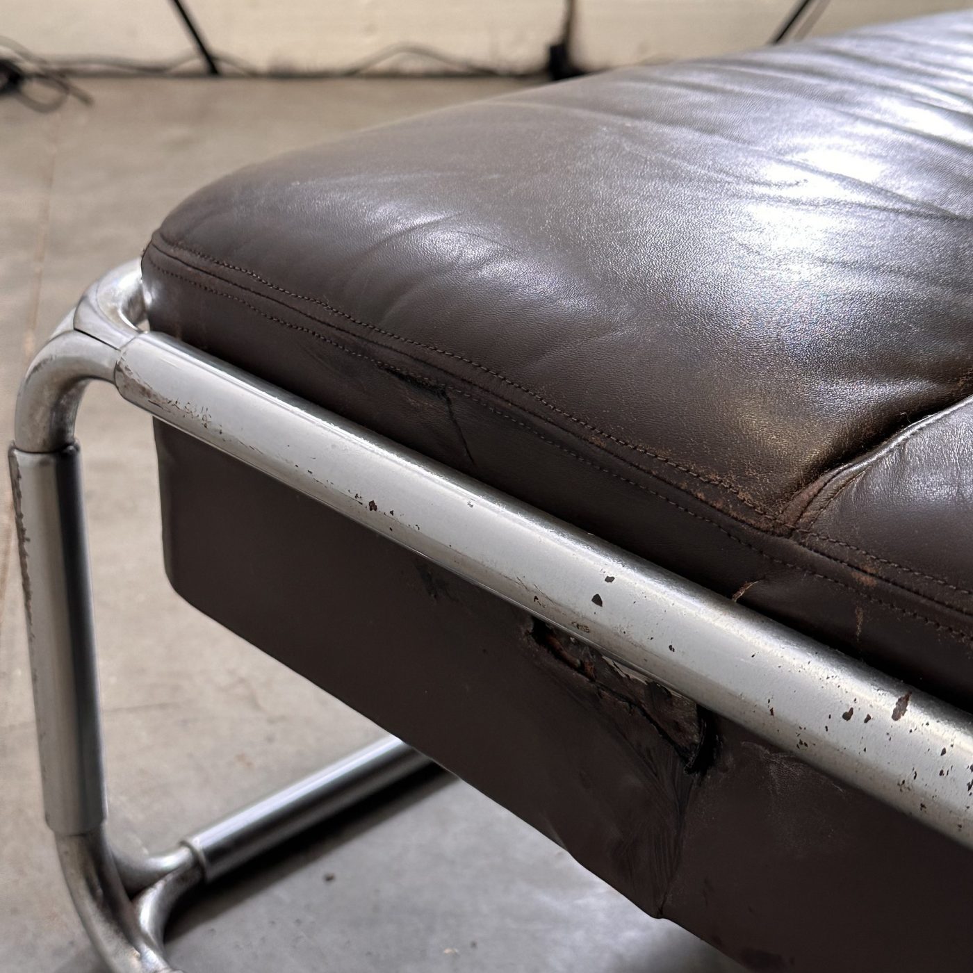 objet-vagabond-leather-couch0005