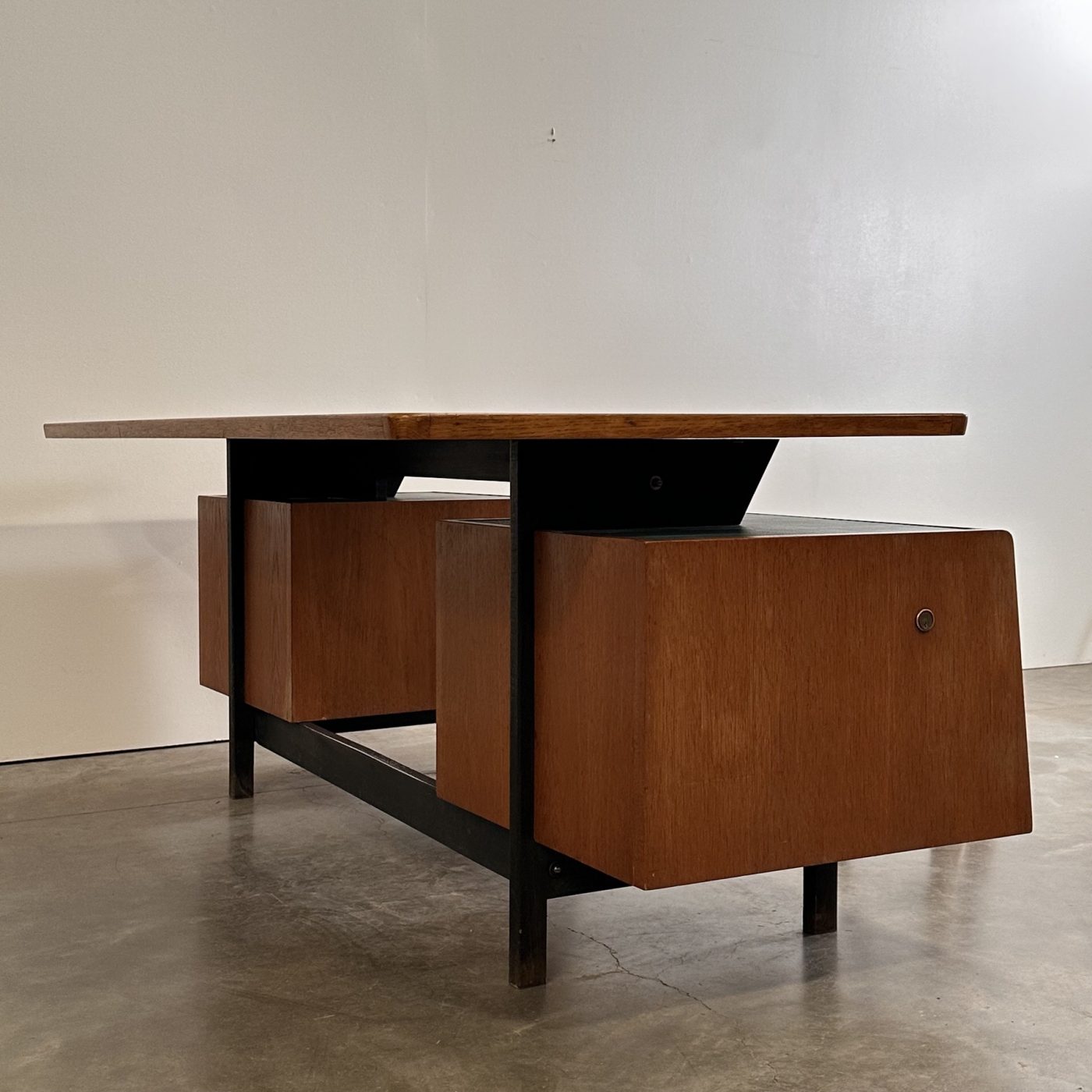 objet-vagabond-midcentury-desk0007