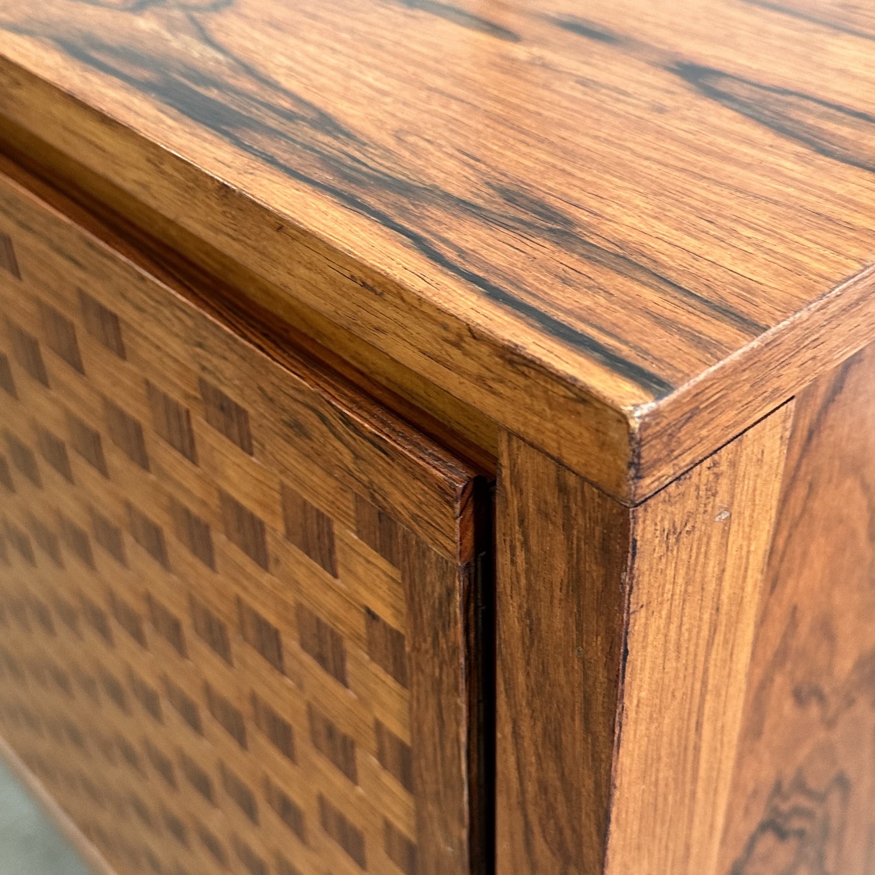 objet-vagabond-midcentury-sideboard0000