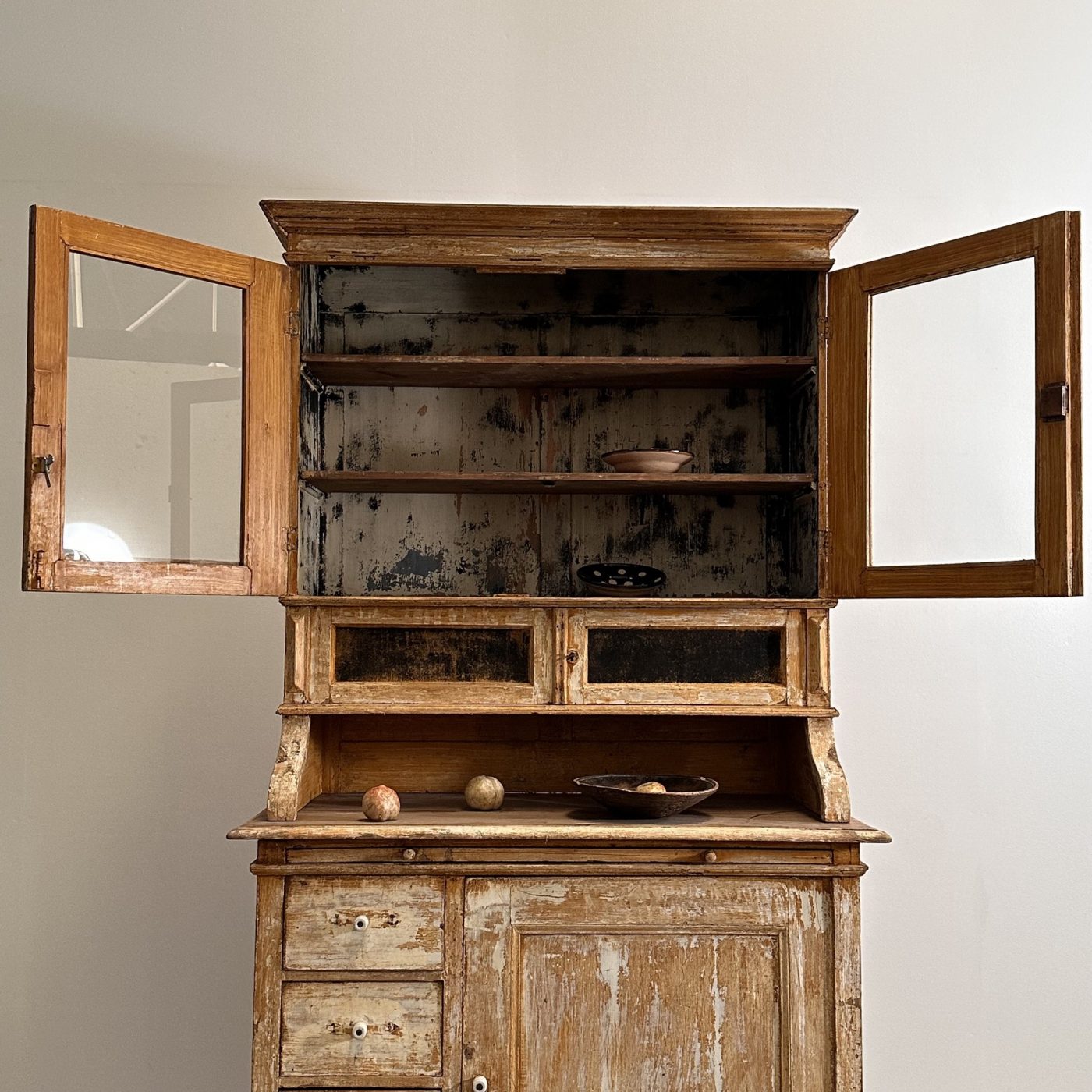 objet-vagabond-painted-cabinet0007
