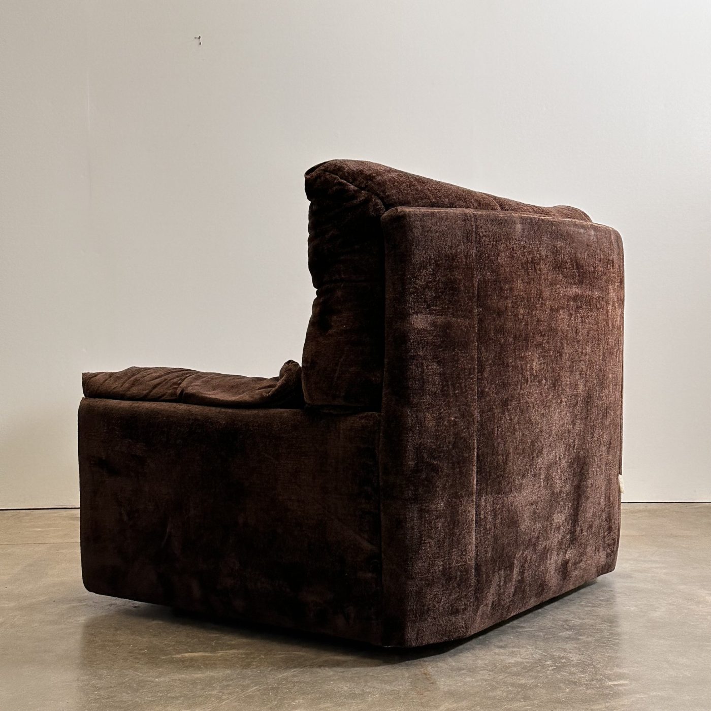 objet-vagabond-velvet-armchairs0001