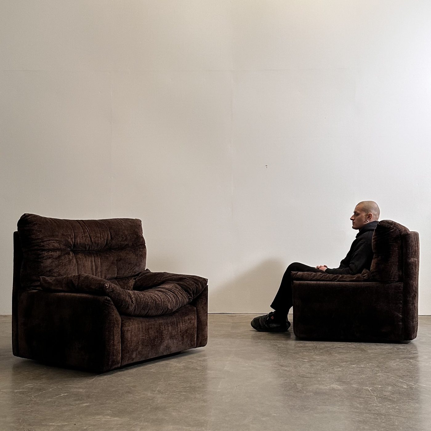objet-vagabond-velvet-armchairs0002