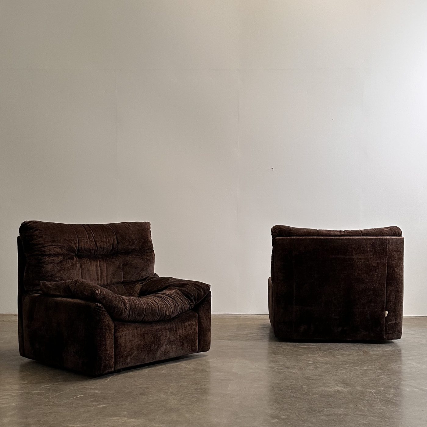 objet-vagabond-velvet-armchairs0004