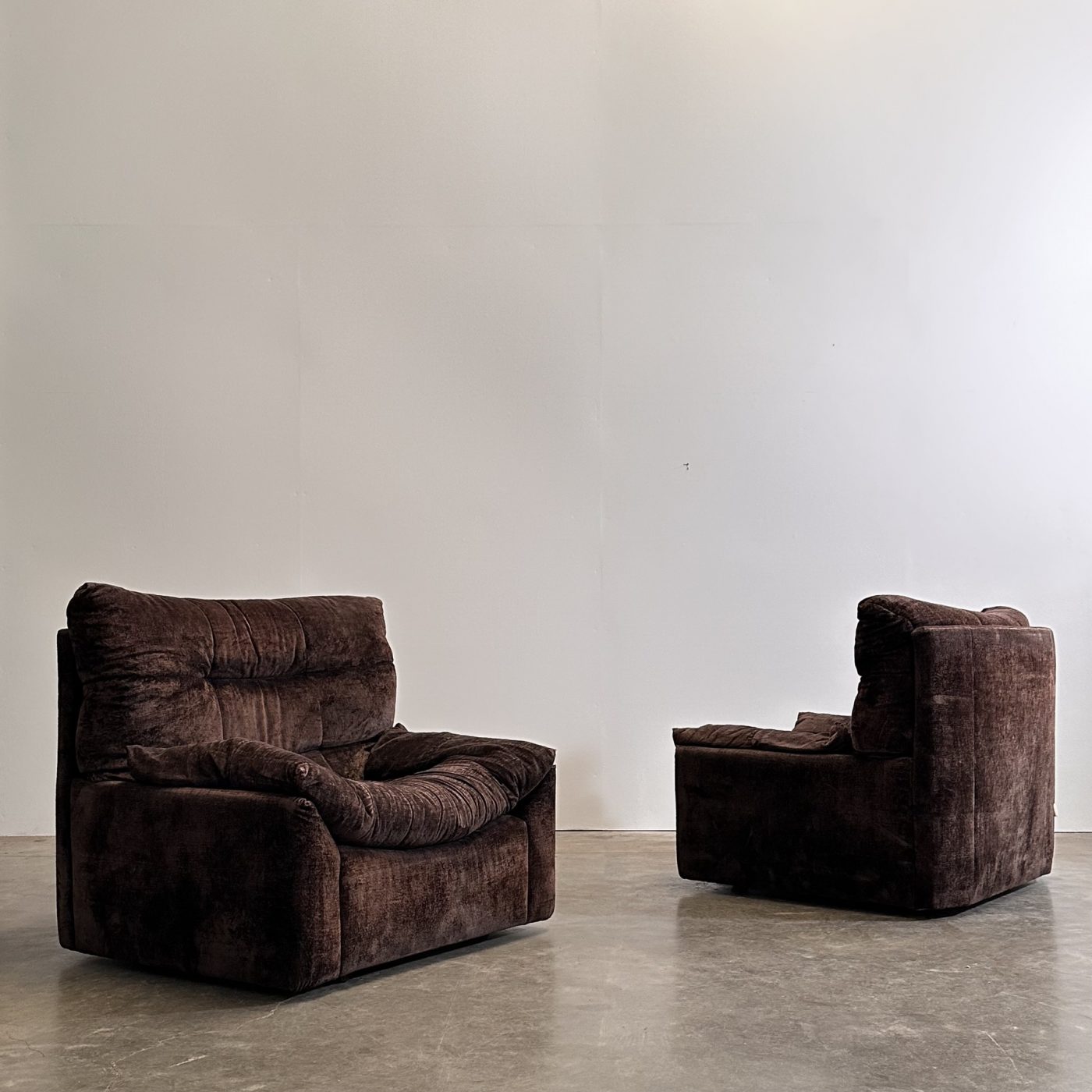 objet-vagabond-velvet-armchairs0005
