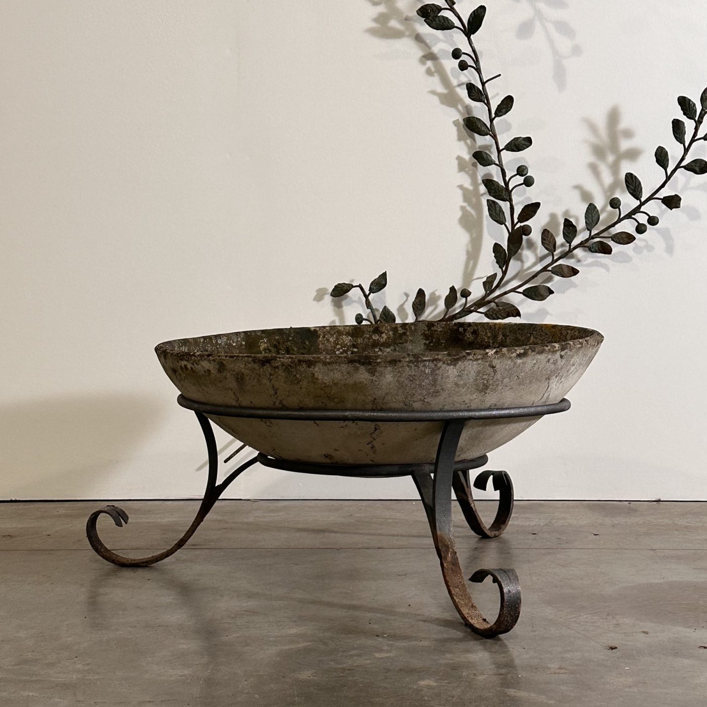 objet-vagabond-concrete-planter0001