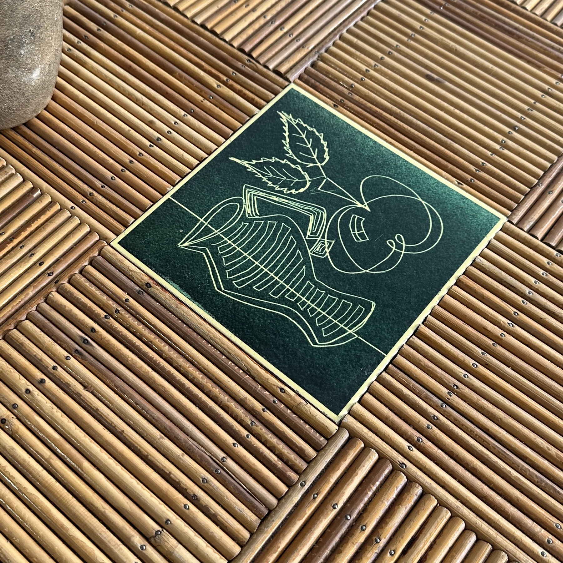 objet-vagabond-rattan-table0002