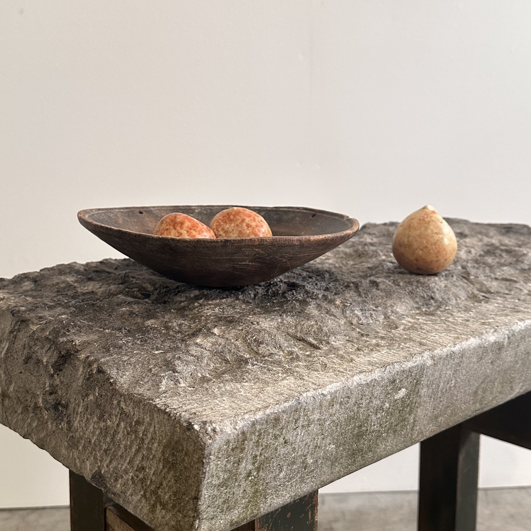 objet-vagabond-stone-console0001