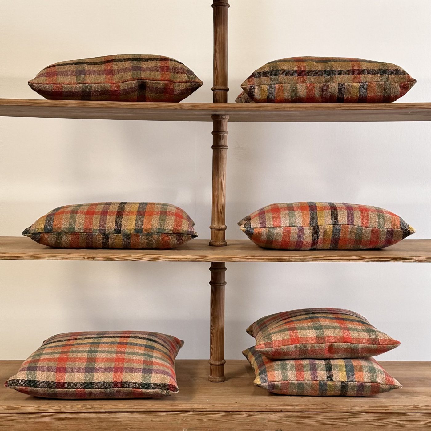 objet-vagabond-cushions0002