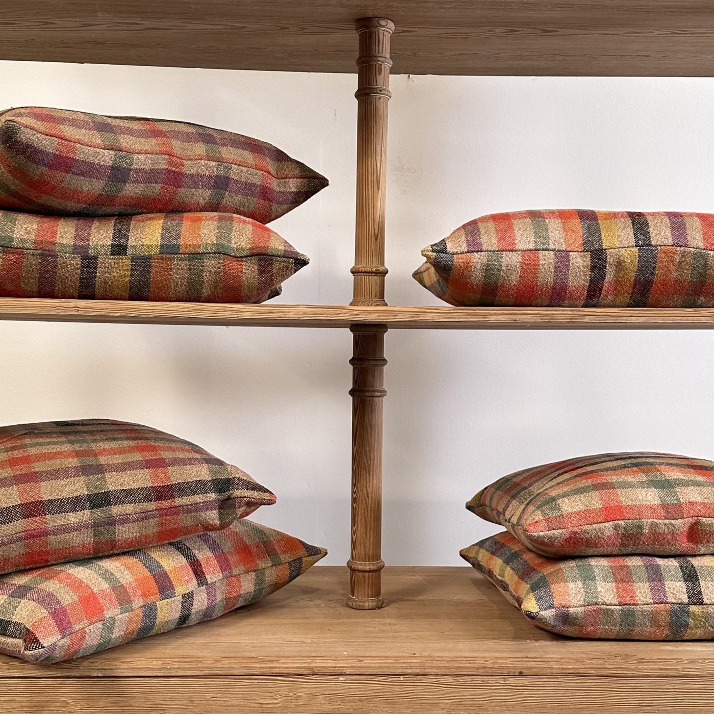 objet-vagabond-cushions0003