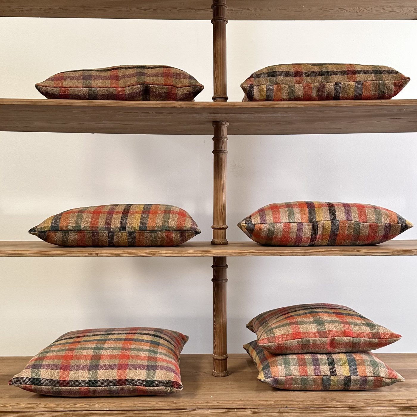 objet-vagabond-cushions0009