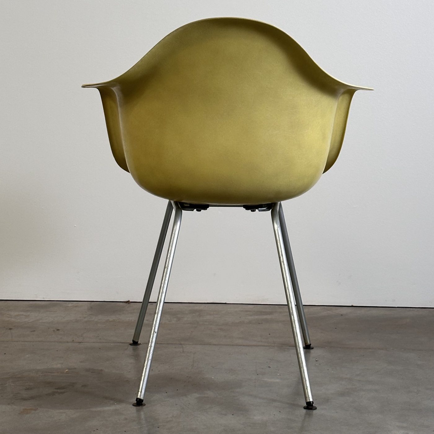 objet-vagabond-eames-armchairs0003