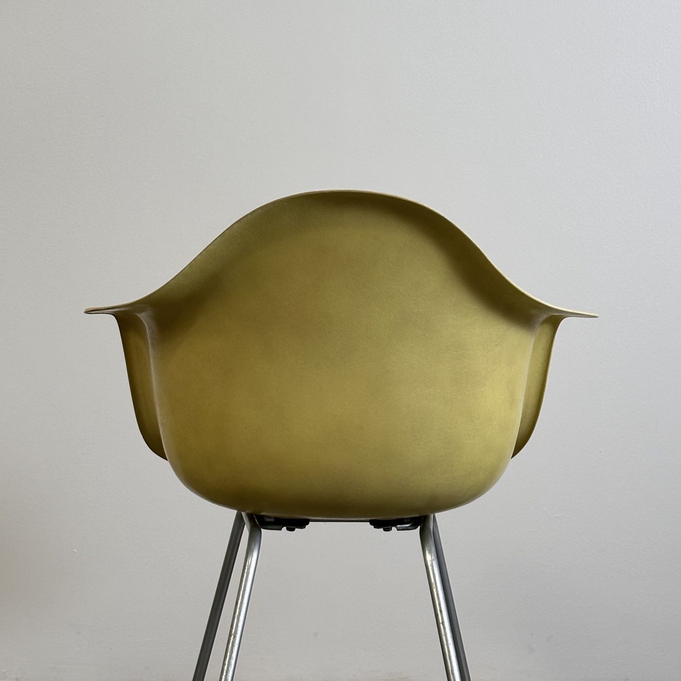 objet-vagabond-eames-armchairs0004