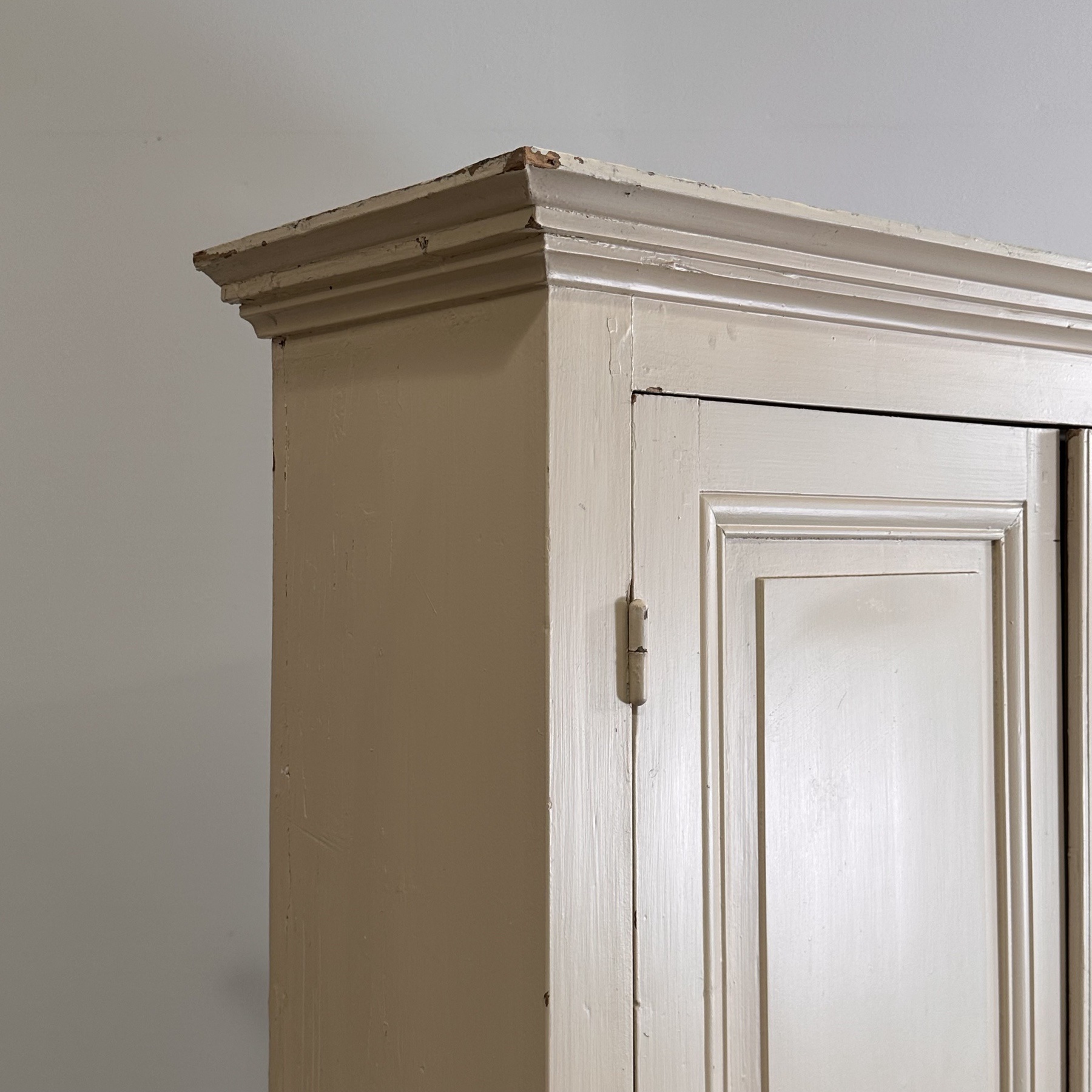 objet-vagabond-painted-cupboard0004