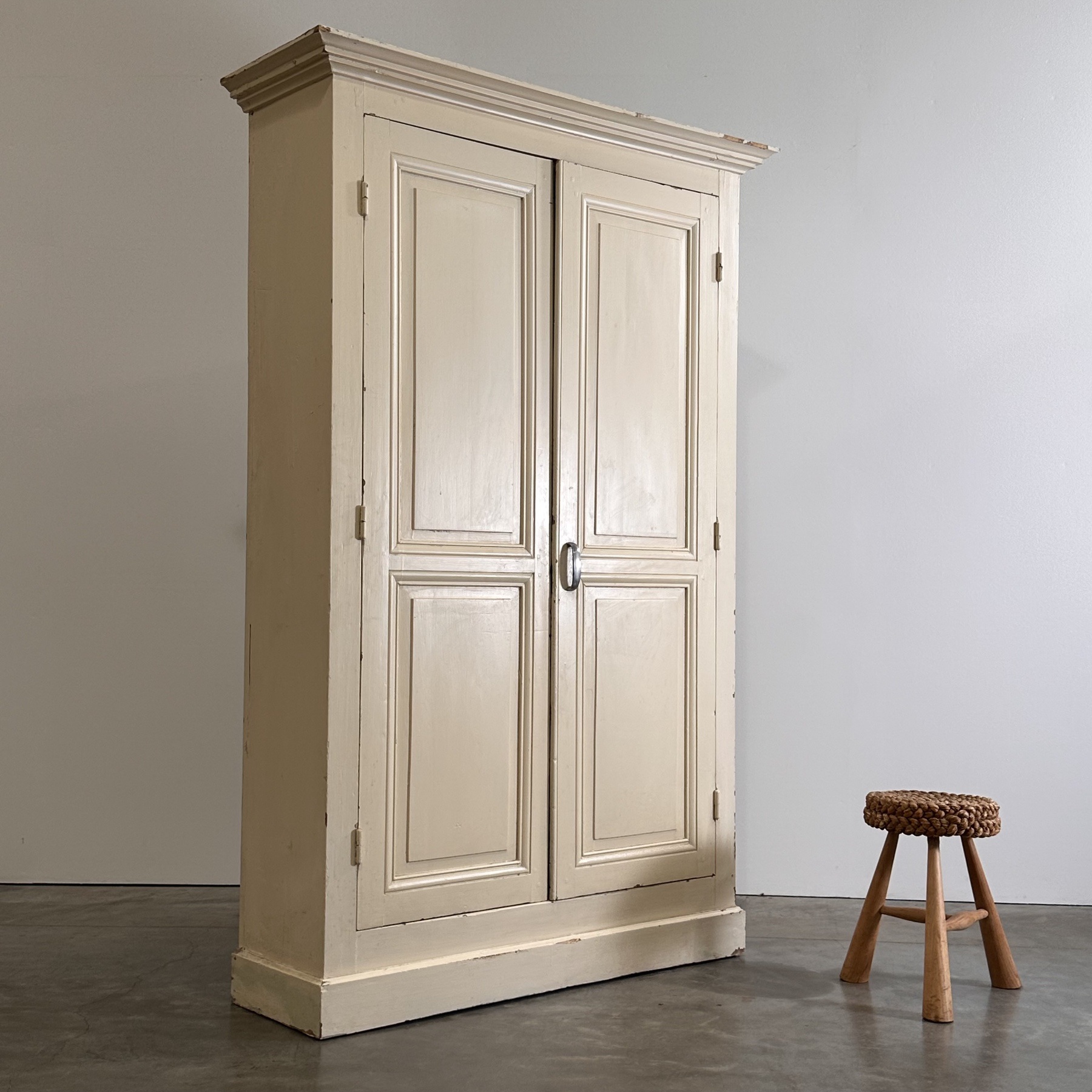 objet-vagabond-painted-cupboard0005