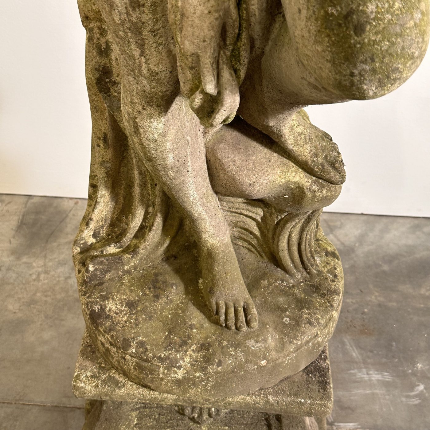 objet-vagabond-concrete-statue0002