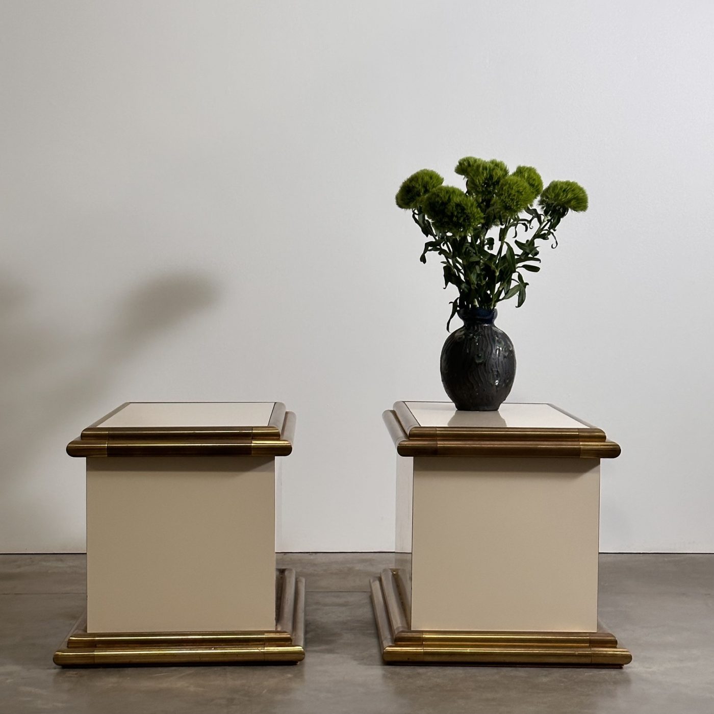 objet-vagabond-midcentury-sidetables0002