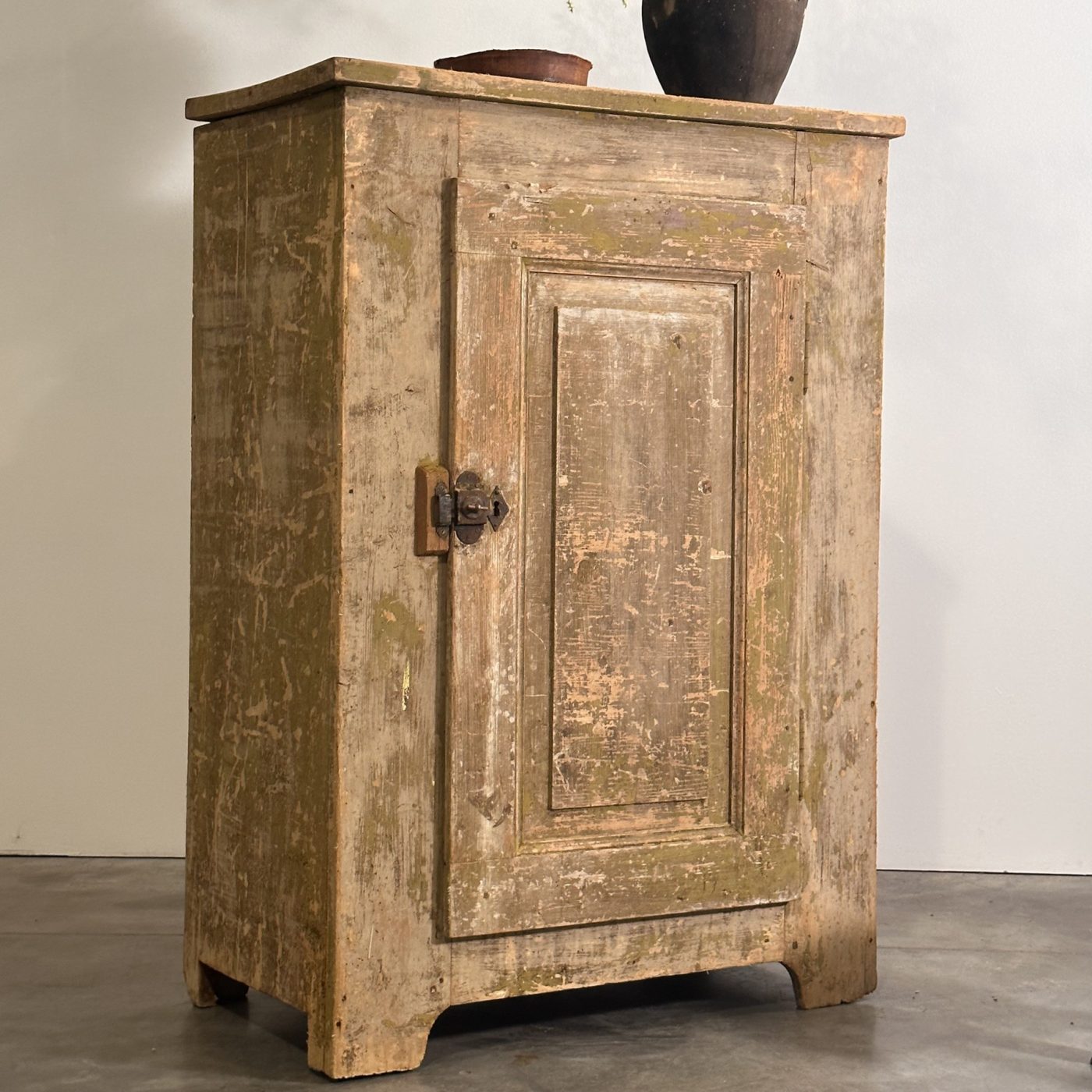 objet-vagabond-painted-cabinet0000