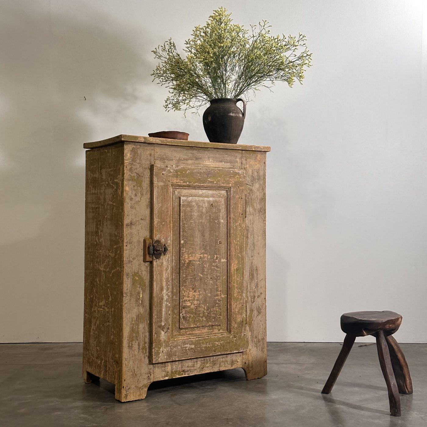 objet-vagabond-painted-cabinet0001