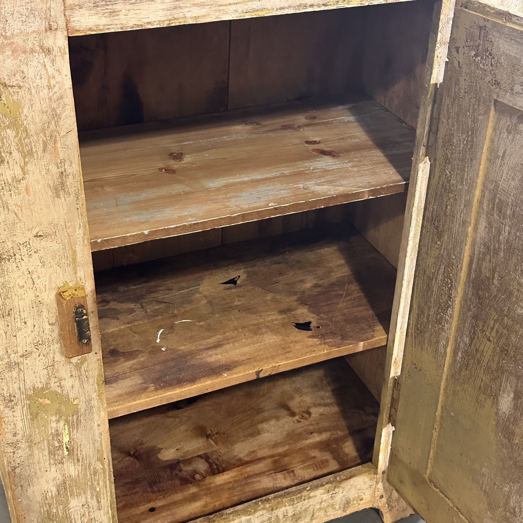 objet-vagabond-painted-cabinet0003