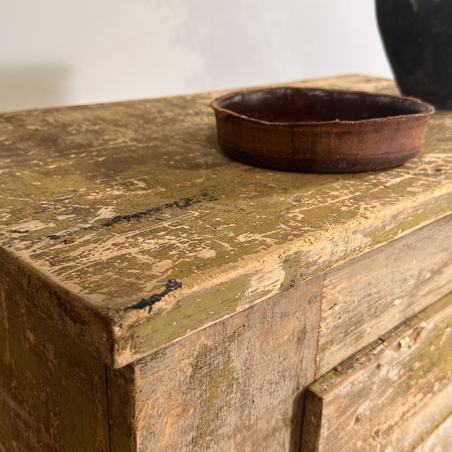 objet-vagabond-painted-cabinet0004