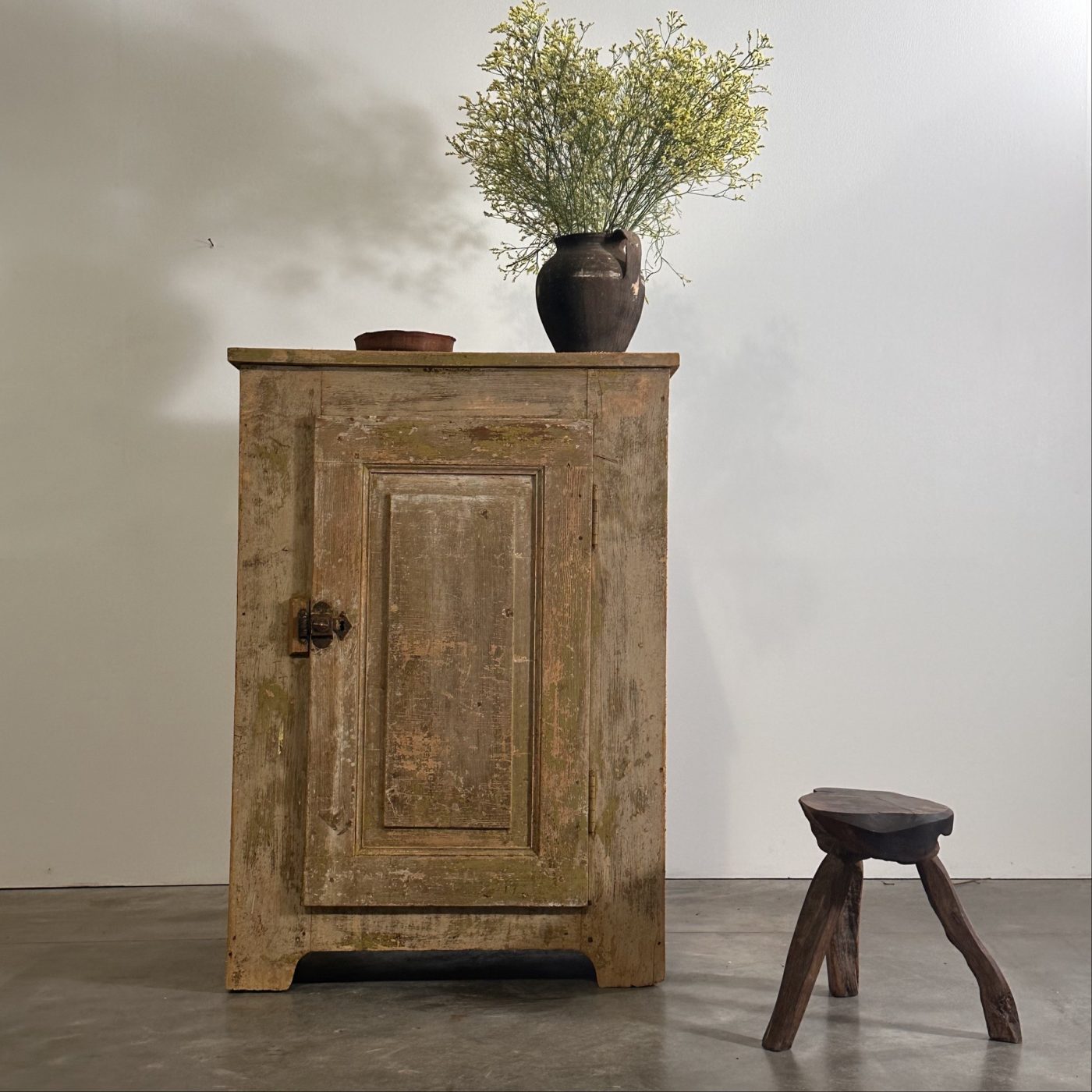 objet-vagabond-painted-cabinet0005