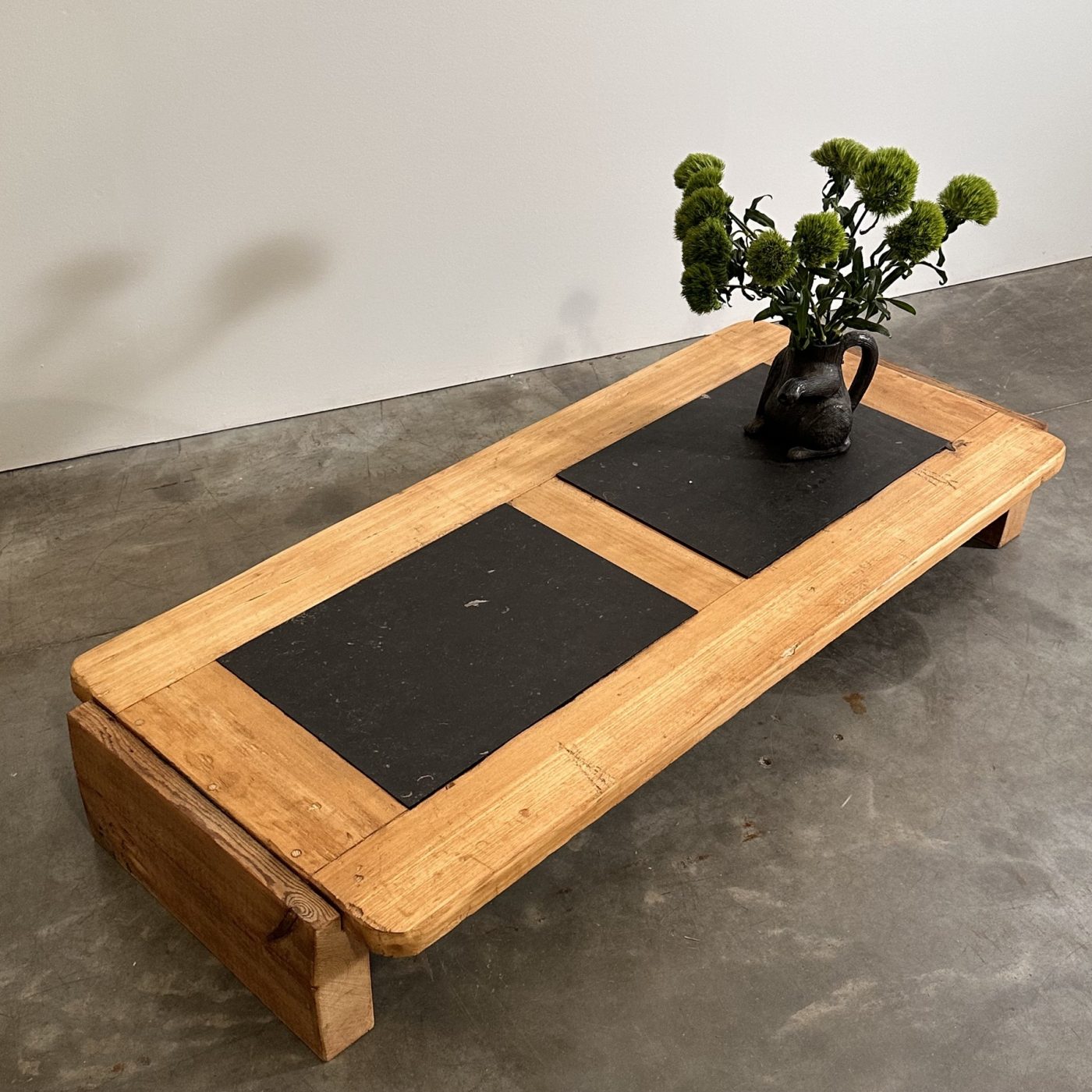 objet-vagabond-primitive-stone-table0003