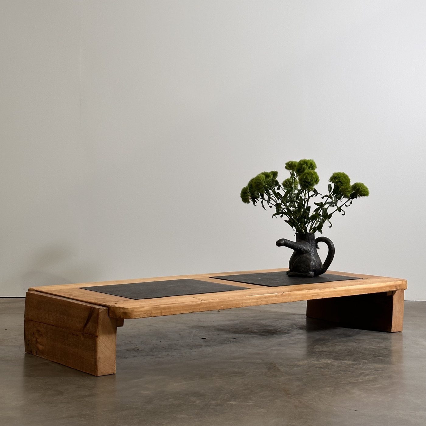 objet-vagabond-primitive-stone-table0005