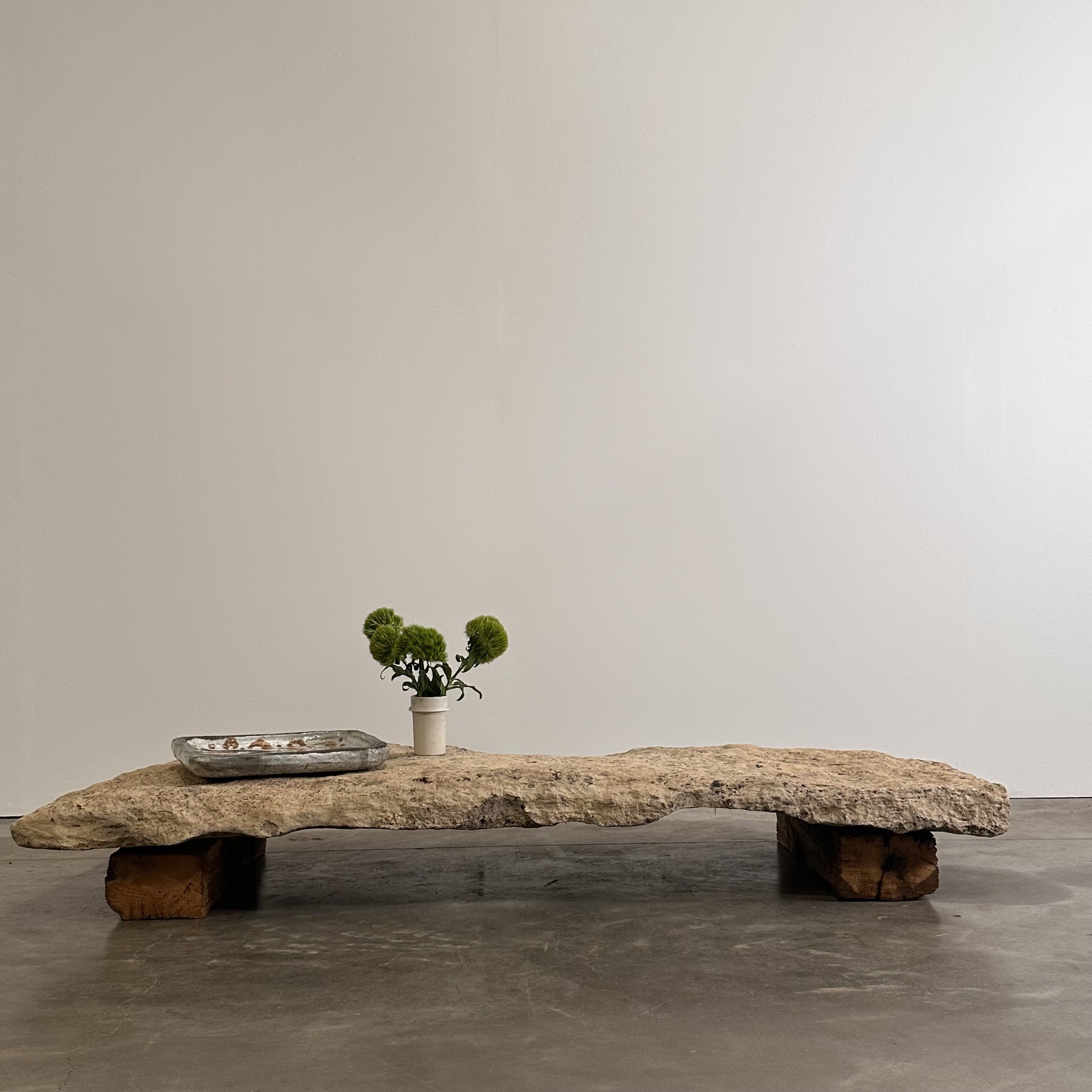 objet-vagabond-stone-lowtable0000