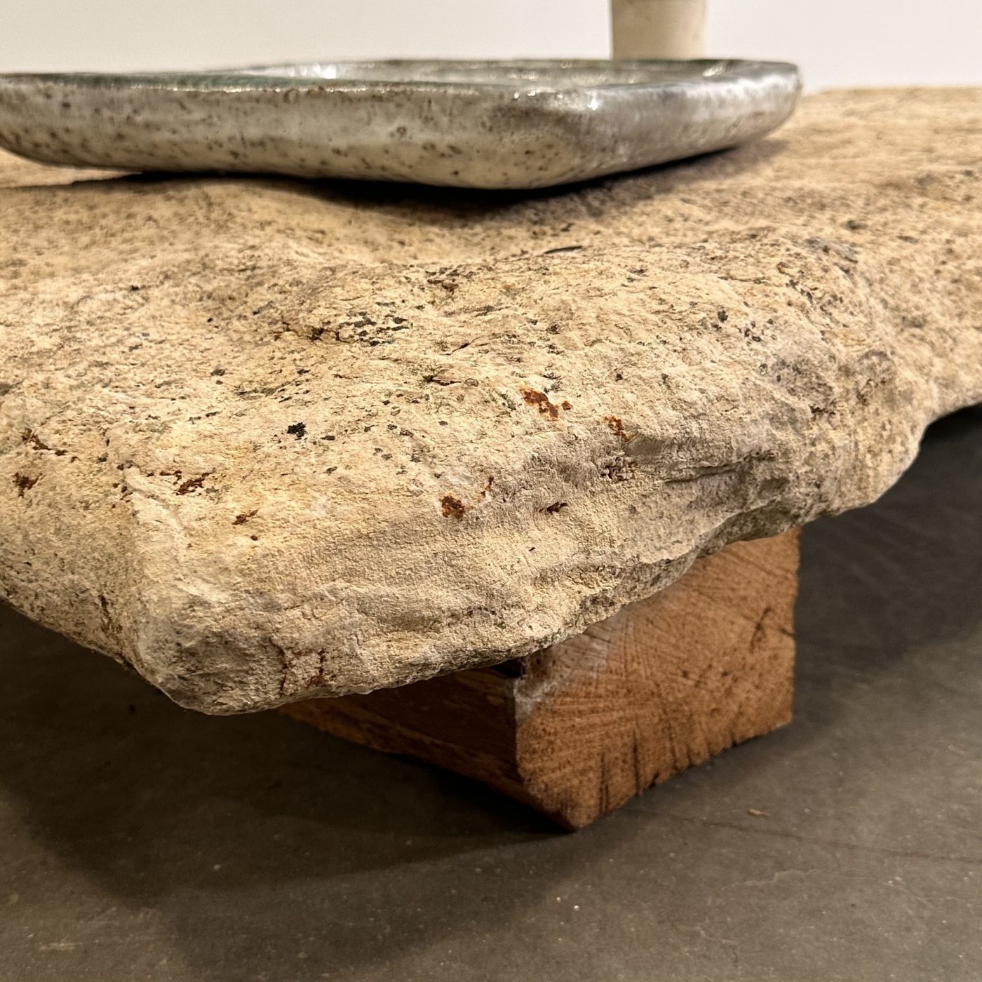 objet-vagabond-stone-lowtable0003