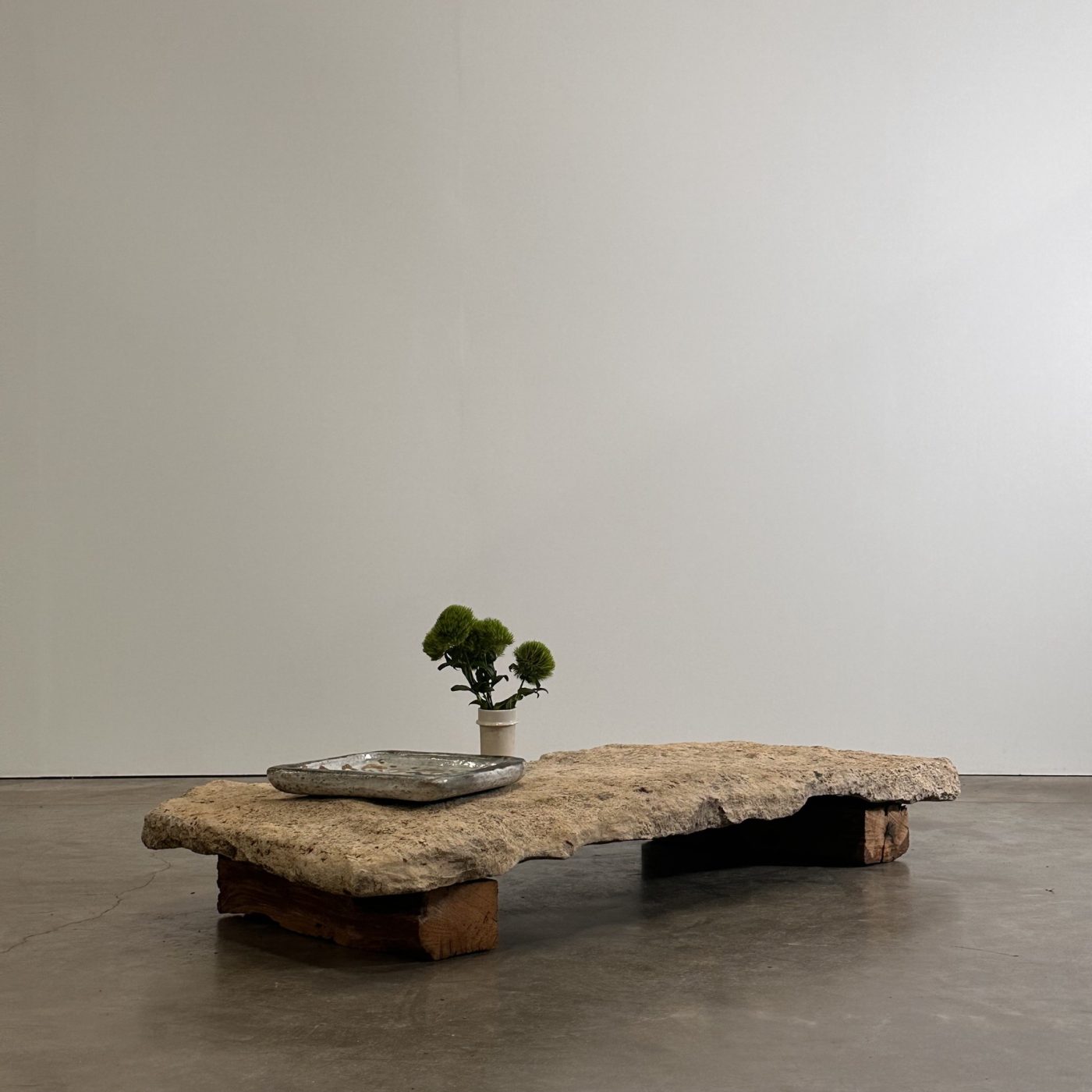 objet-vagabond-stone-lowtable0005