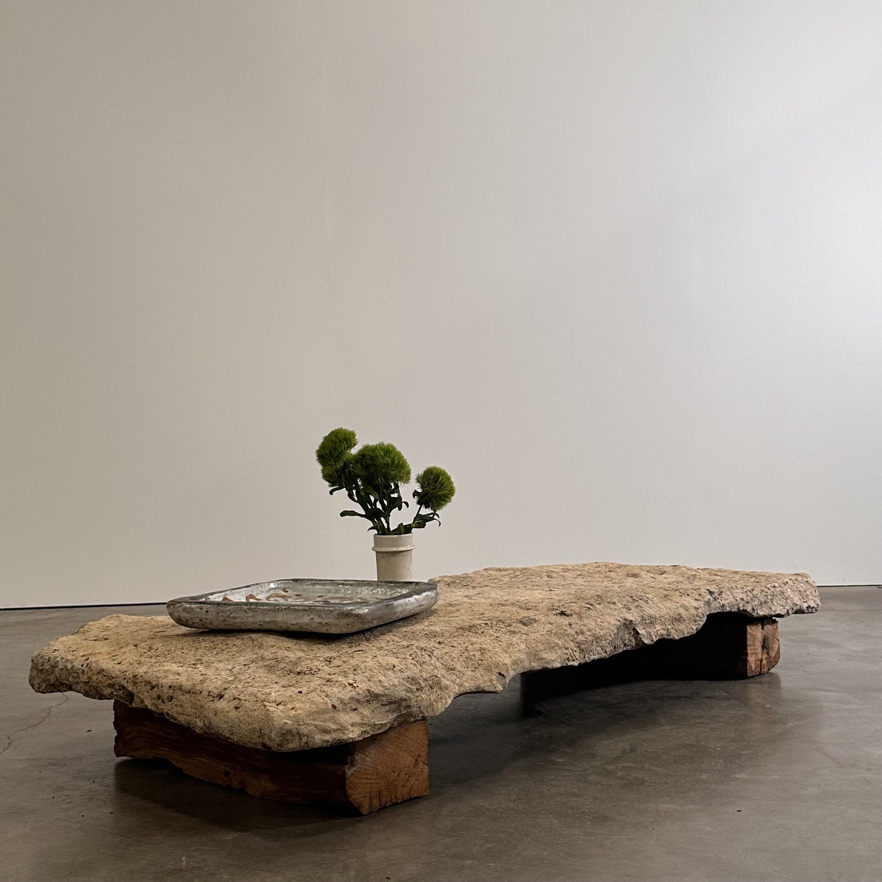 objet-vagabond-stone-lowtable0007