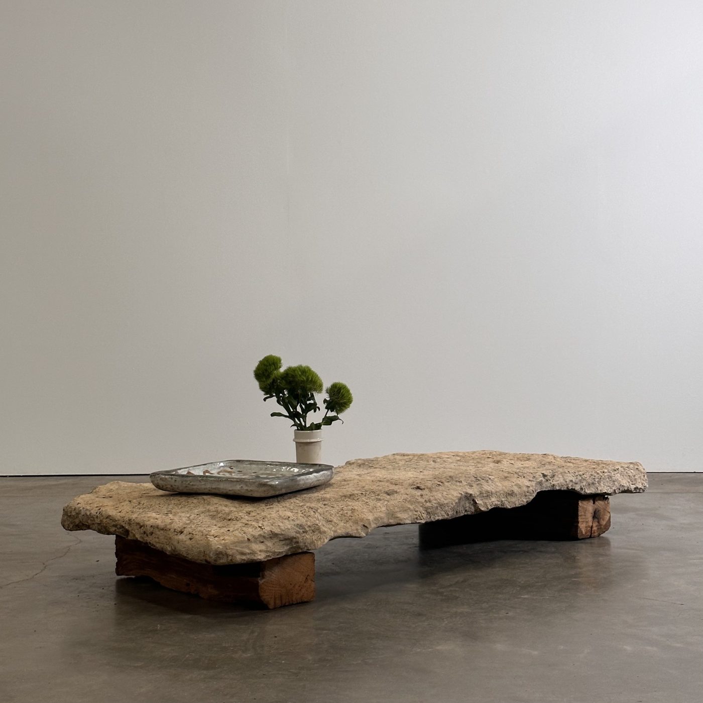 objet-vagabond-stone-lowtable0011