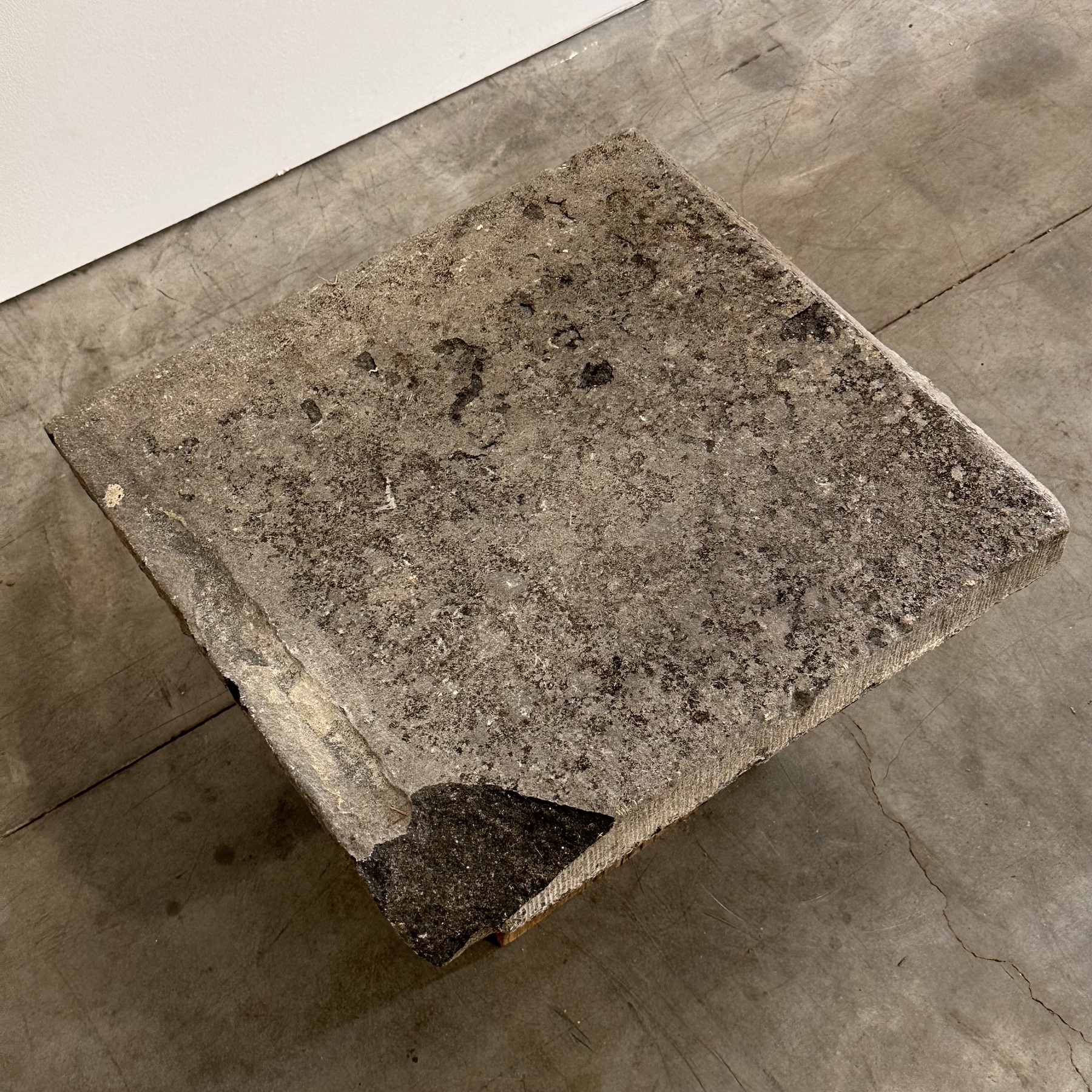 objet-vagabond-stone-tables0004